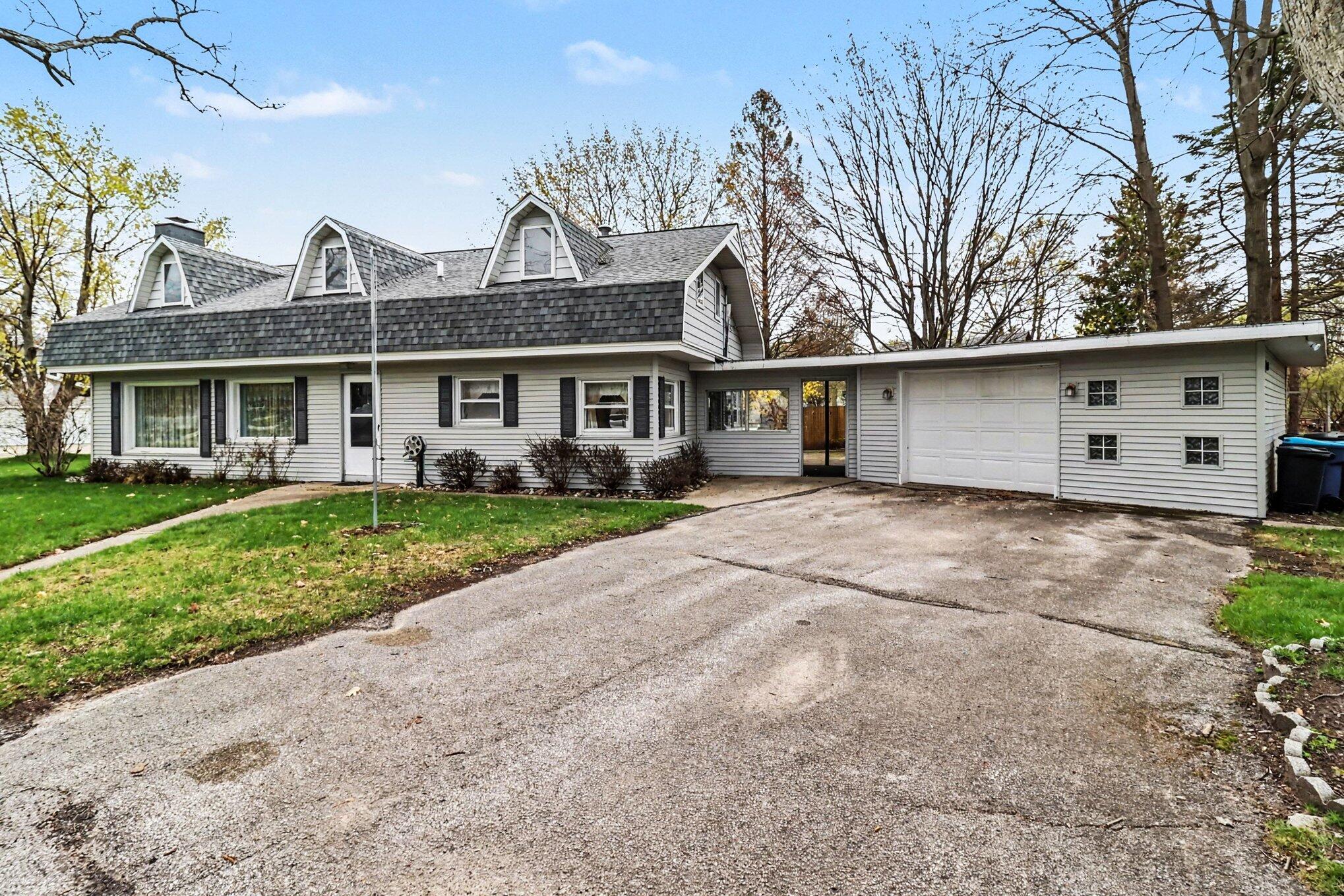 709 New William Street Ludington MI 49431