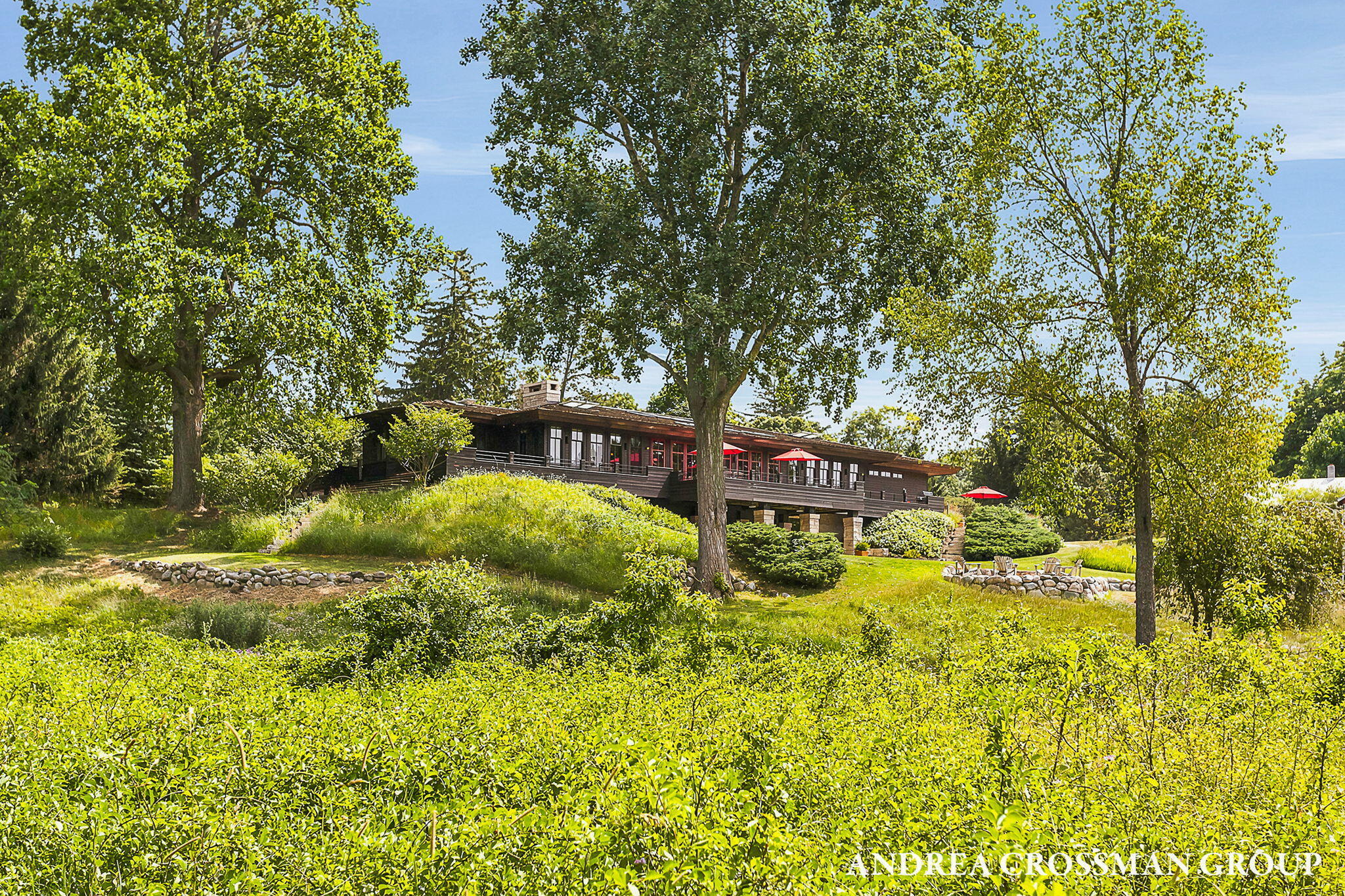 2048 Lakeshore Drive Fennville MI 49408