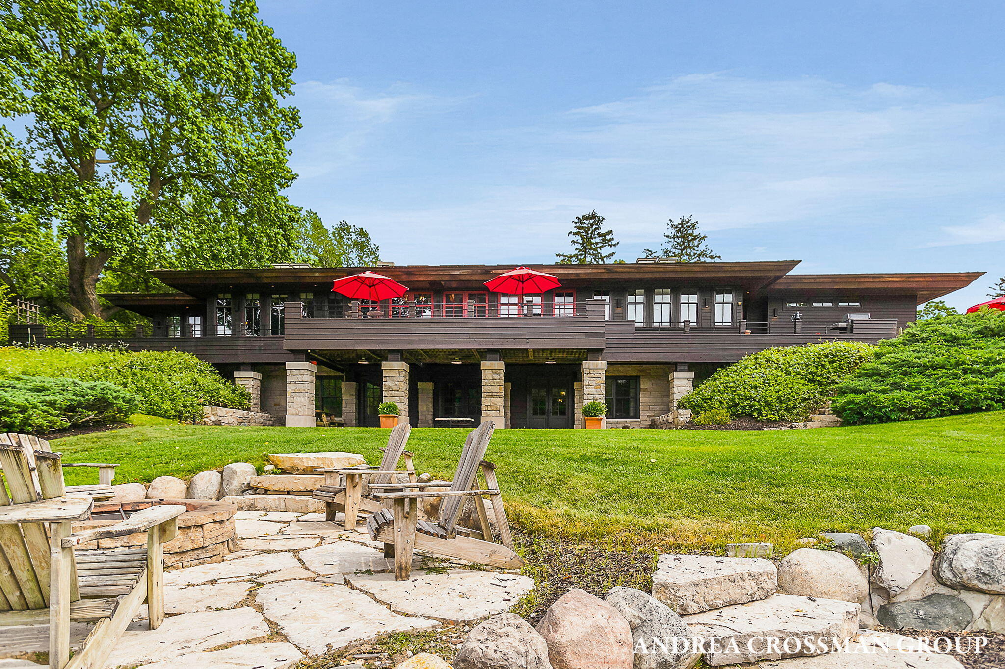 2048 Lakeshore Drive Fennville MI 49408