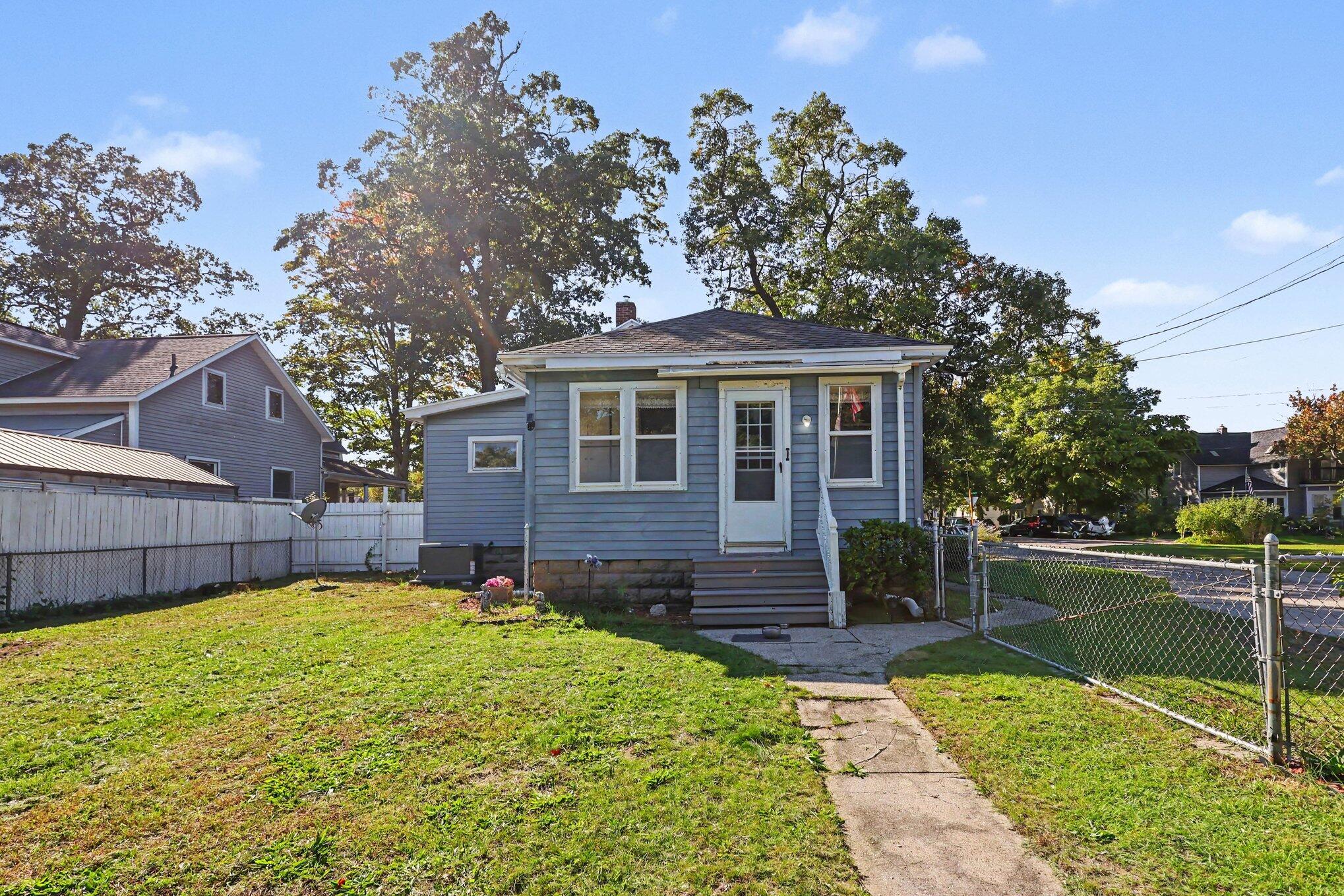 2082 Torrent Street Muskegon MI 49441