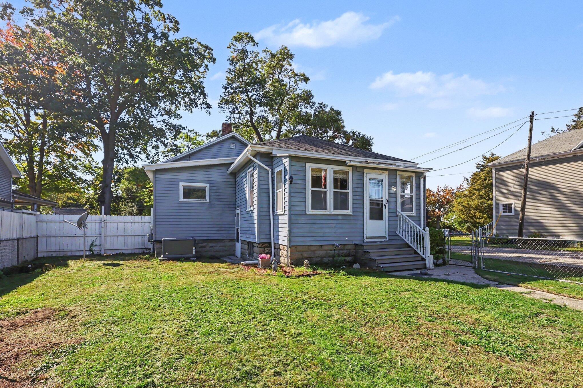2082 Torrent Street Muskegon MI 49441
