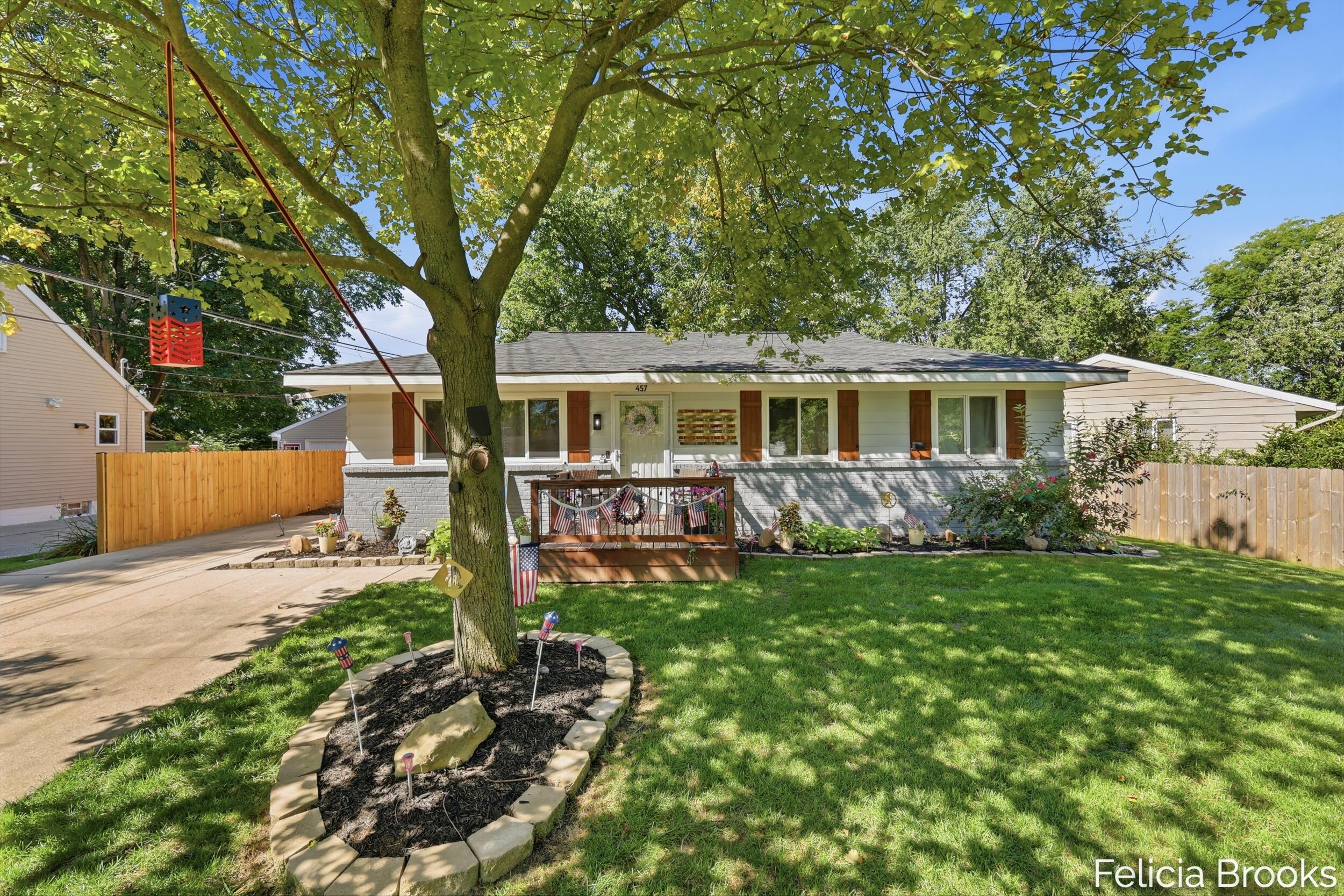 457 Parkside Avenue NW Grand Rapids MI 49534