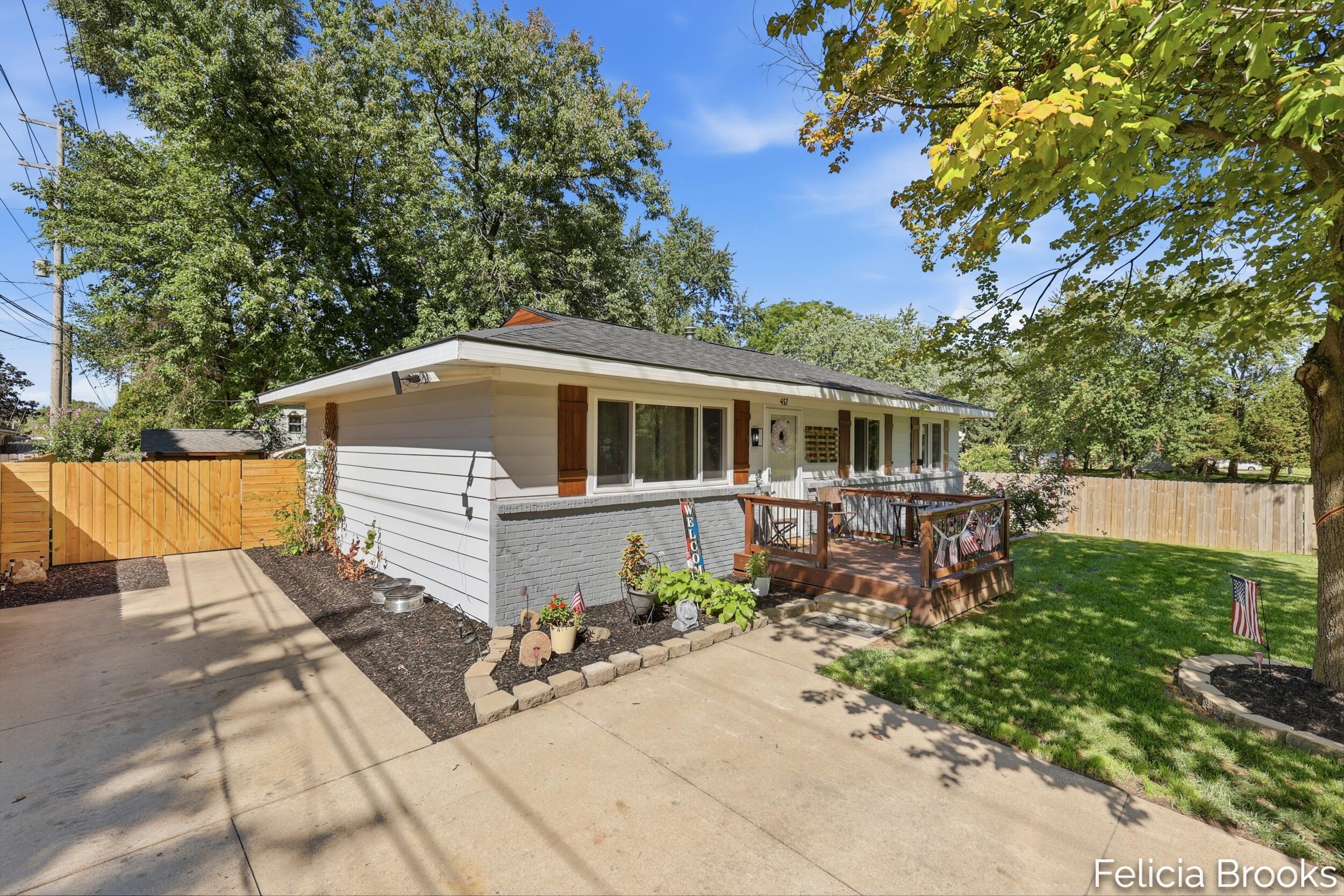 457 Parkside Avenue NW Grand Rapids MI 49534