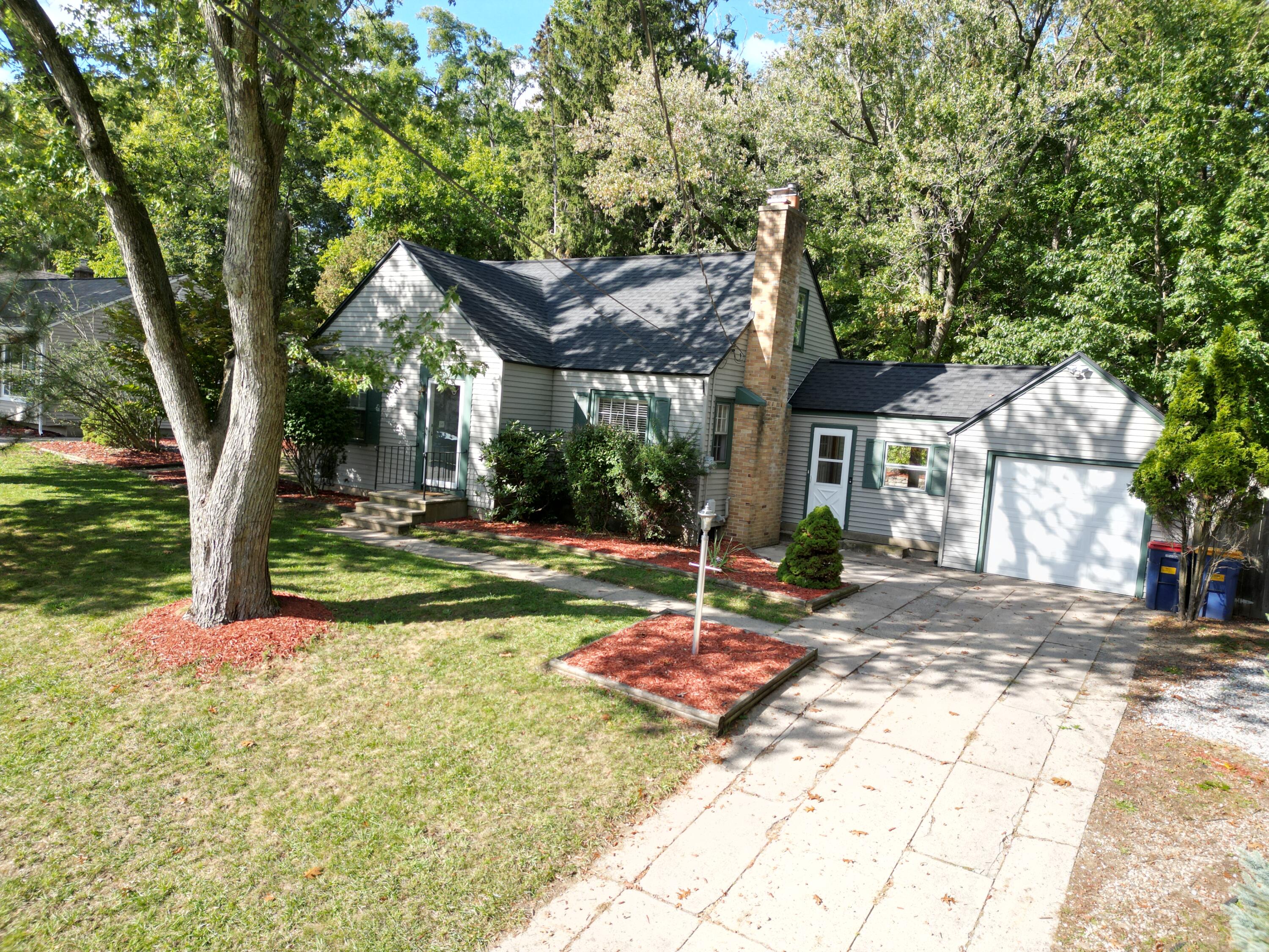 1659 Shangrai La Drive SE Grand Rapids MI 49508