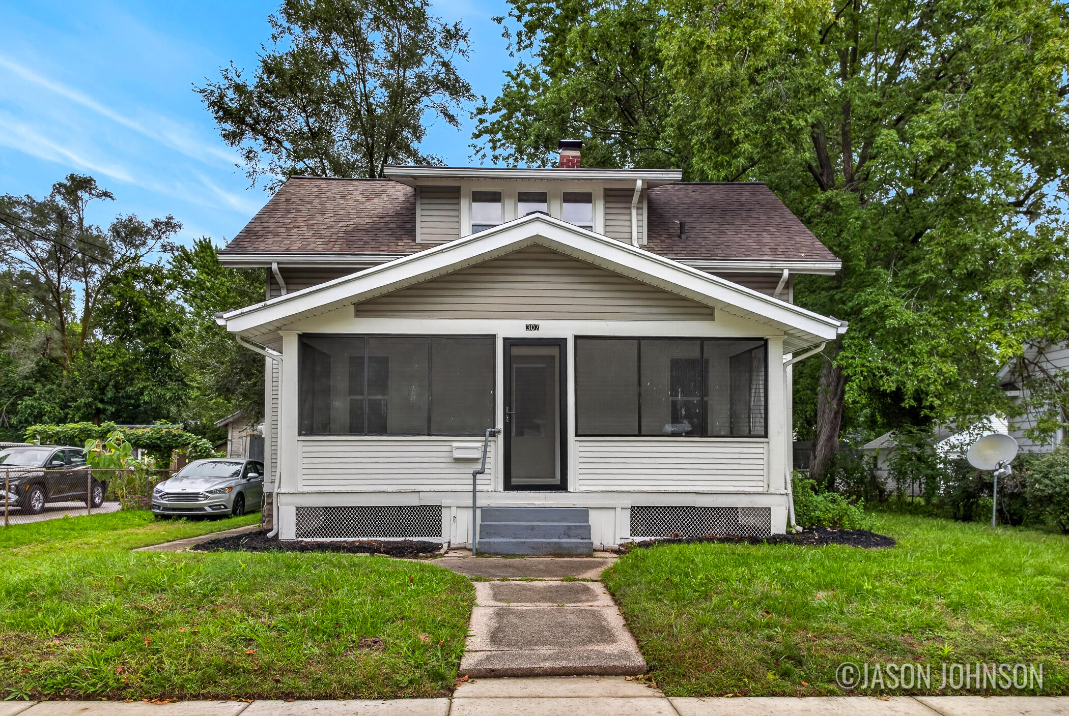 307 Ridgewood Street SE Grand Rapids MI 49548