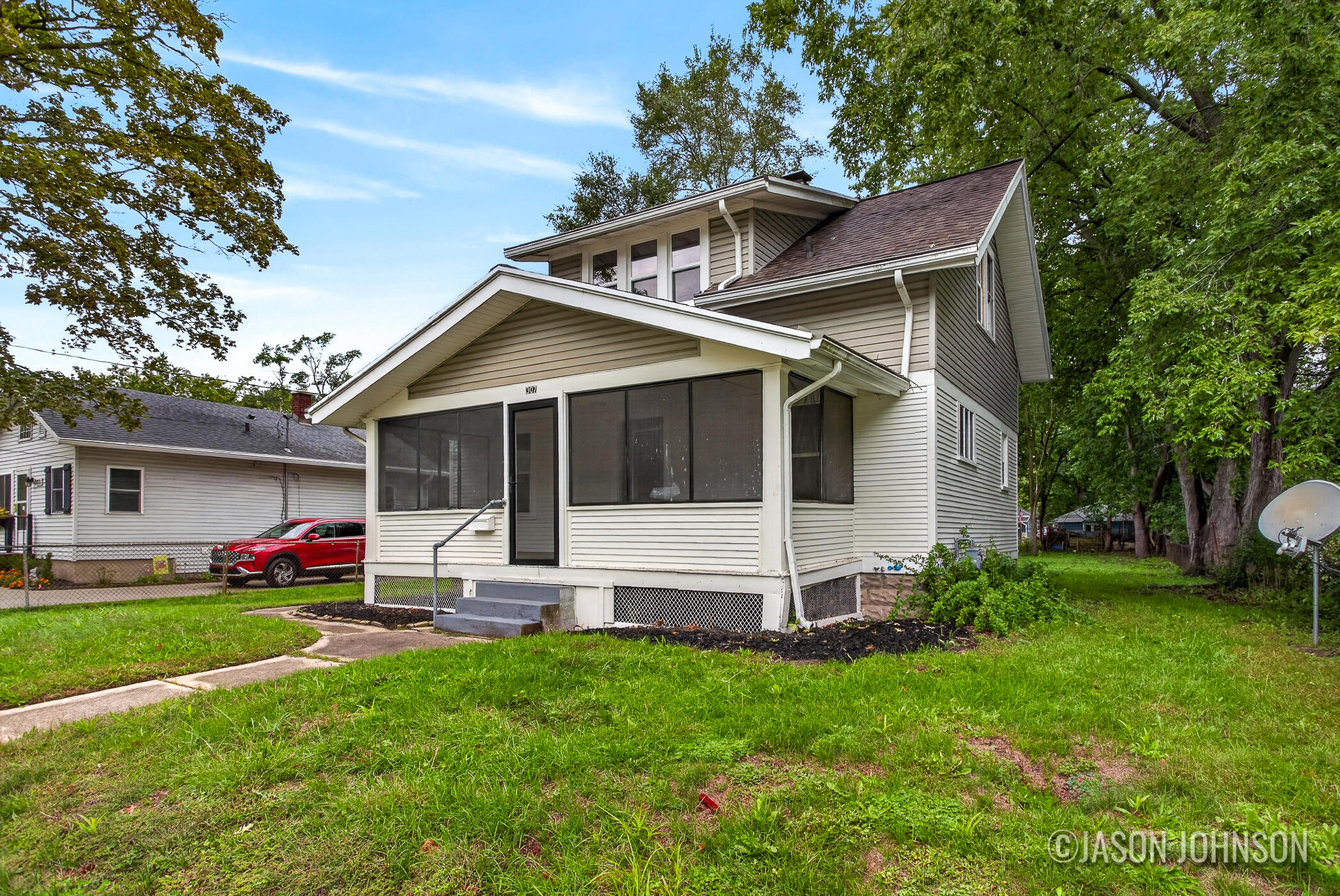 307 Ridgewood Street SE Grand Rapids MI 49548