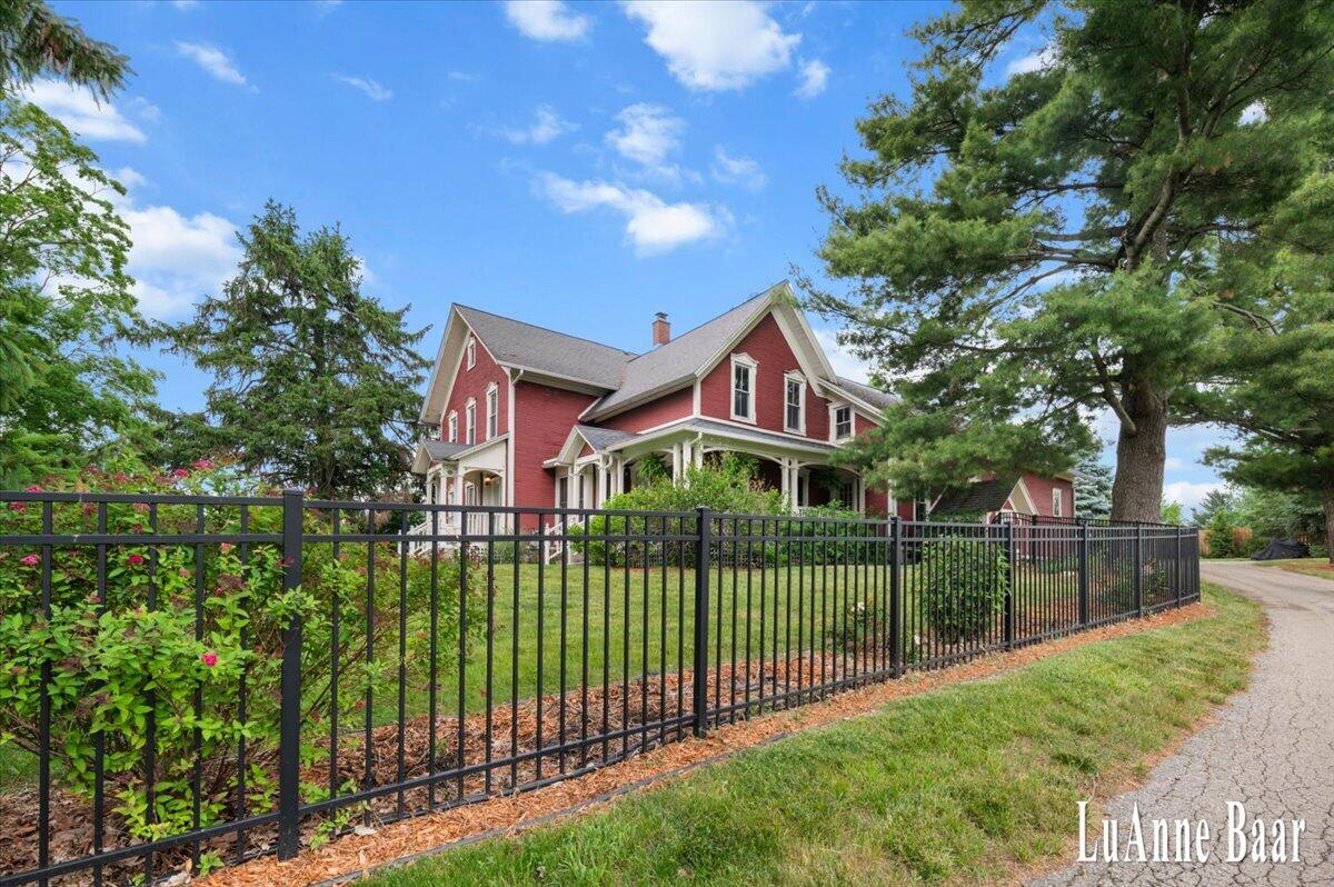 273 W Division Street NE Rockford MI 49341
