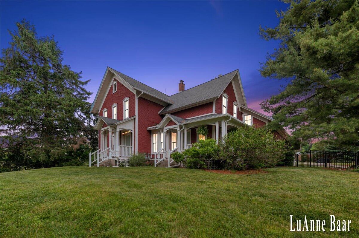 273 W Division Street NE Rockford MI 49341