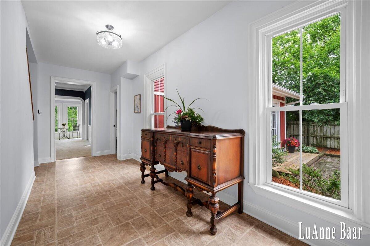 273 W Division Street NE Rockford MI 49341