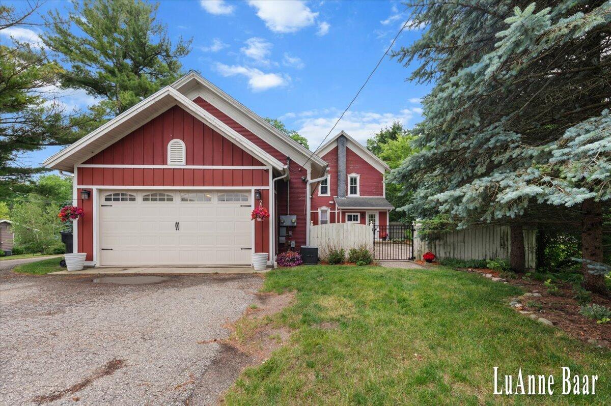 273 W Division Street NE Rockford MI 49341