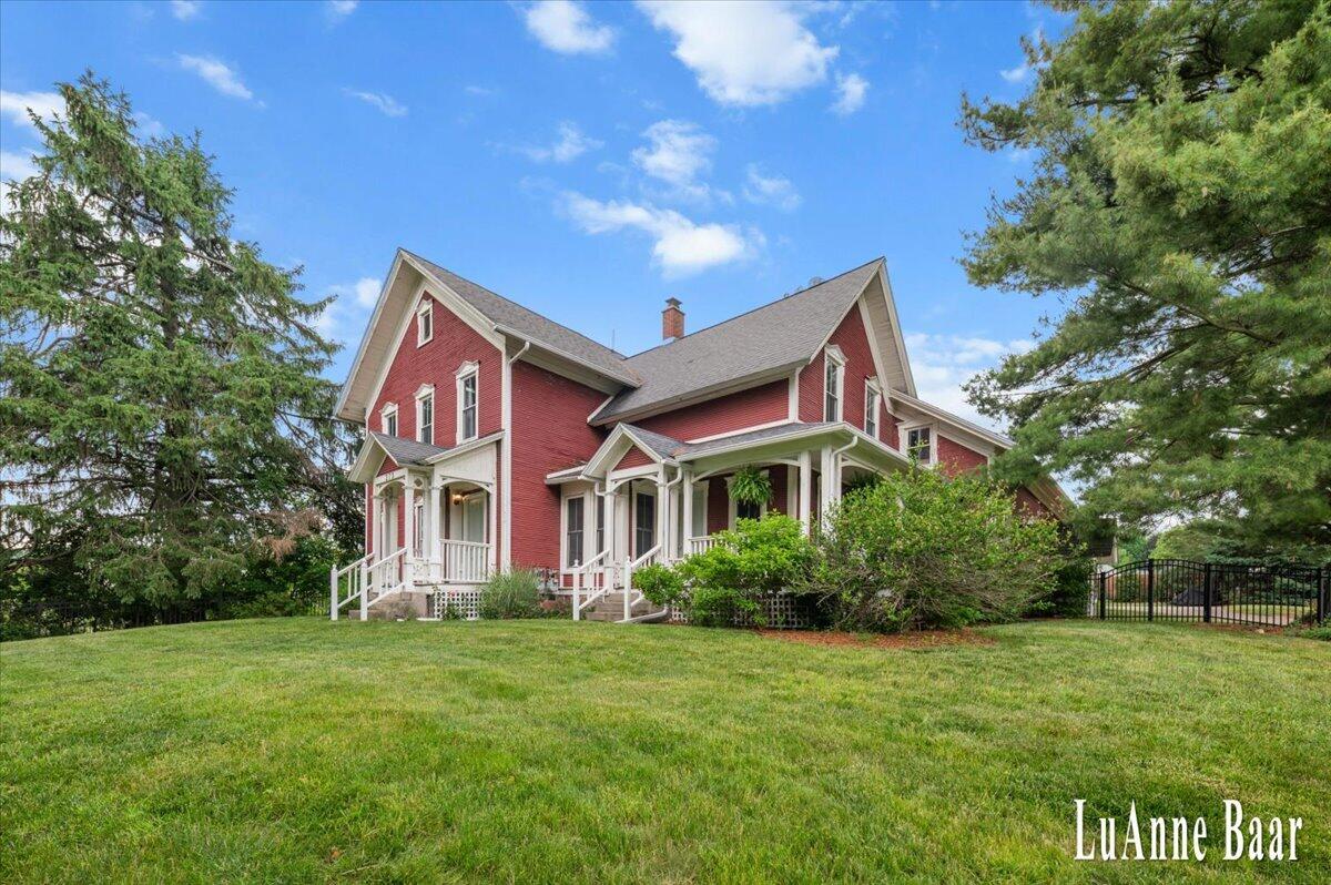 273 W Division Street NE Rockford MI 49341