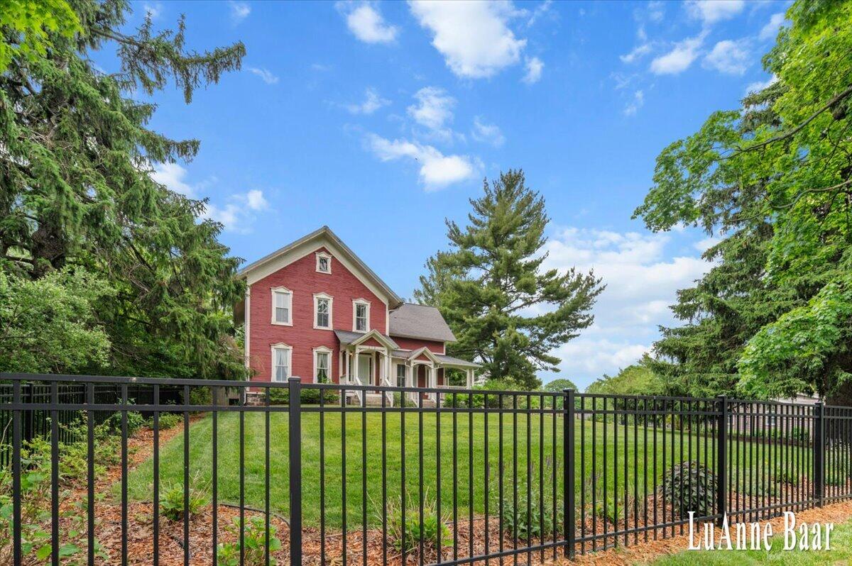273 W Division Street NE Rockford MI 49341