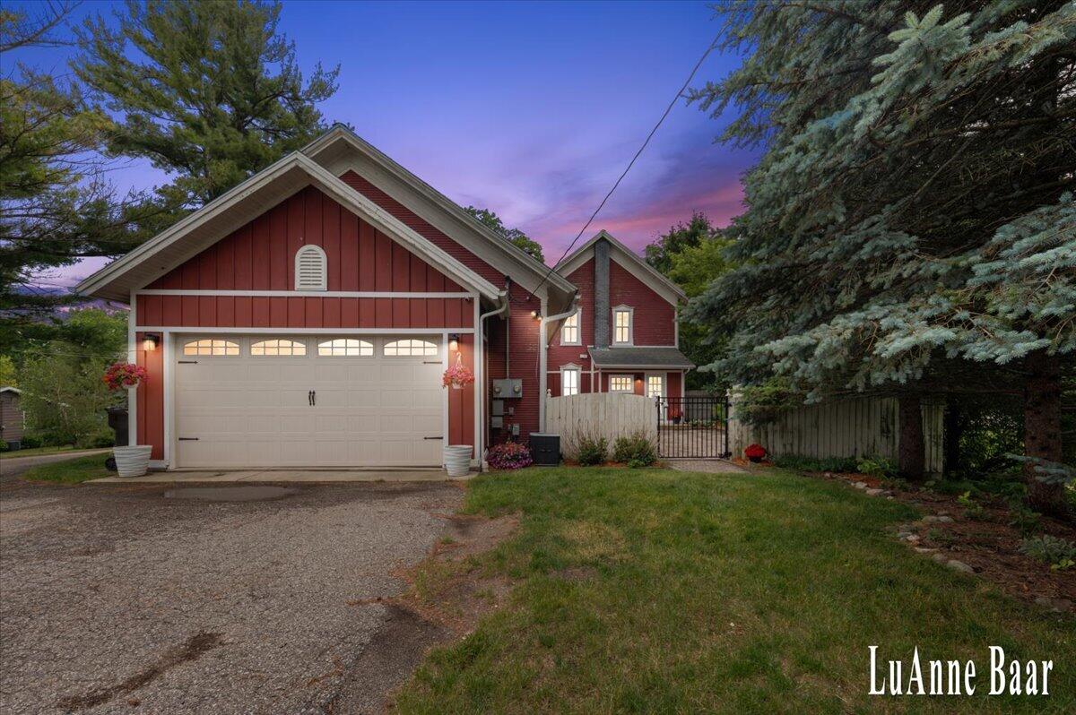 273 W Division Street NE Rockford MI 49341