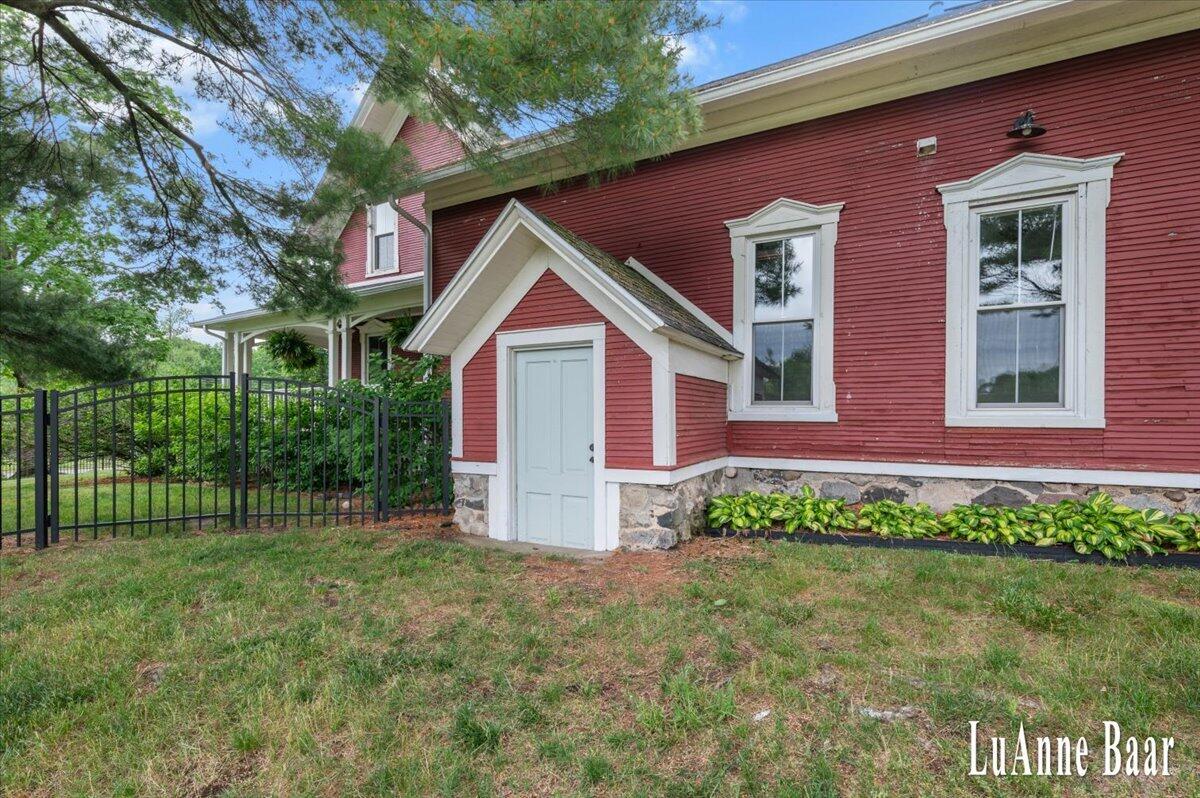 273 W Division Street NE Rockford MI 49341