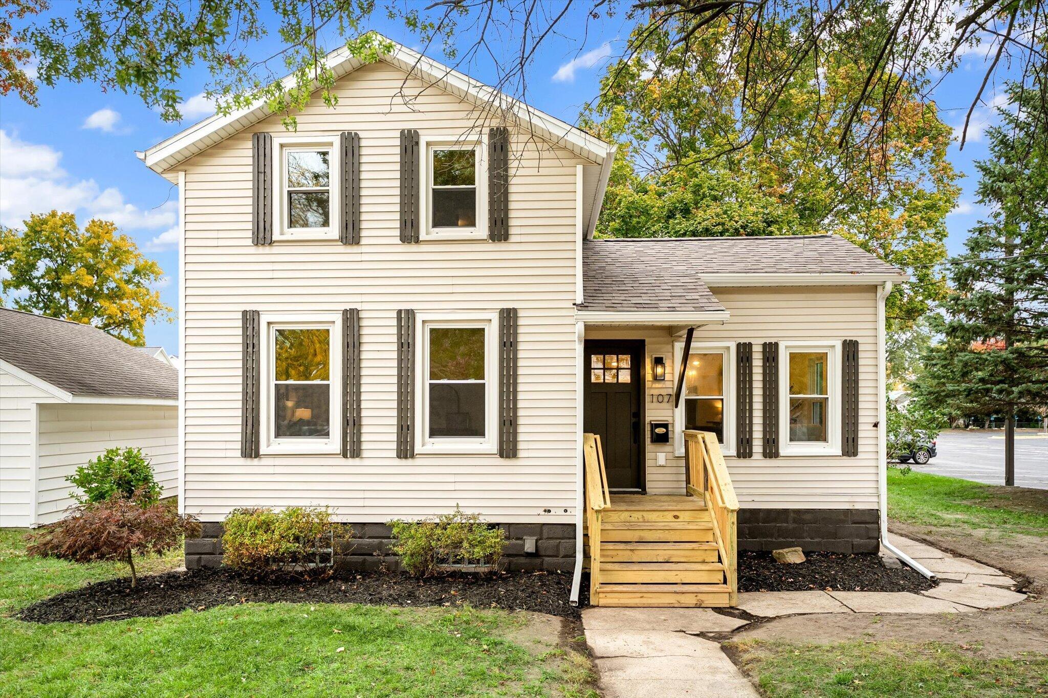 107 E Lincoln Avenue Zeeland MI 49464