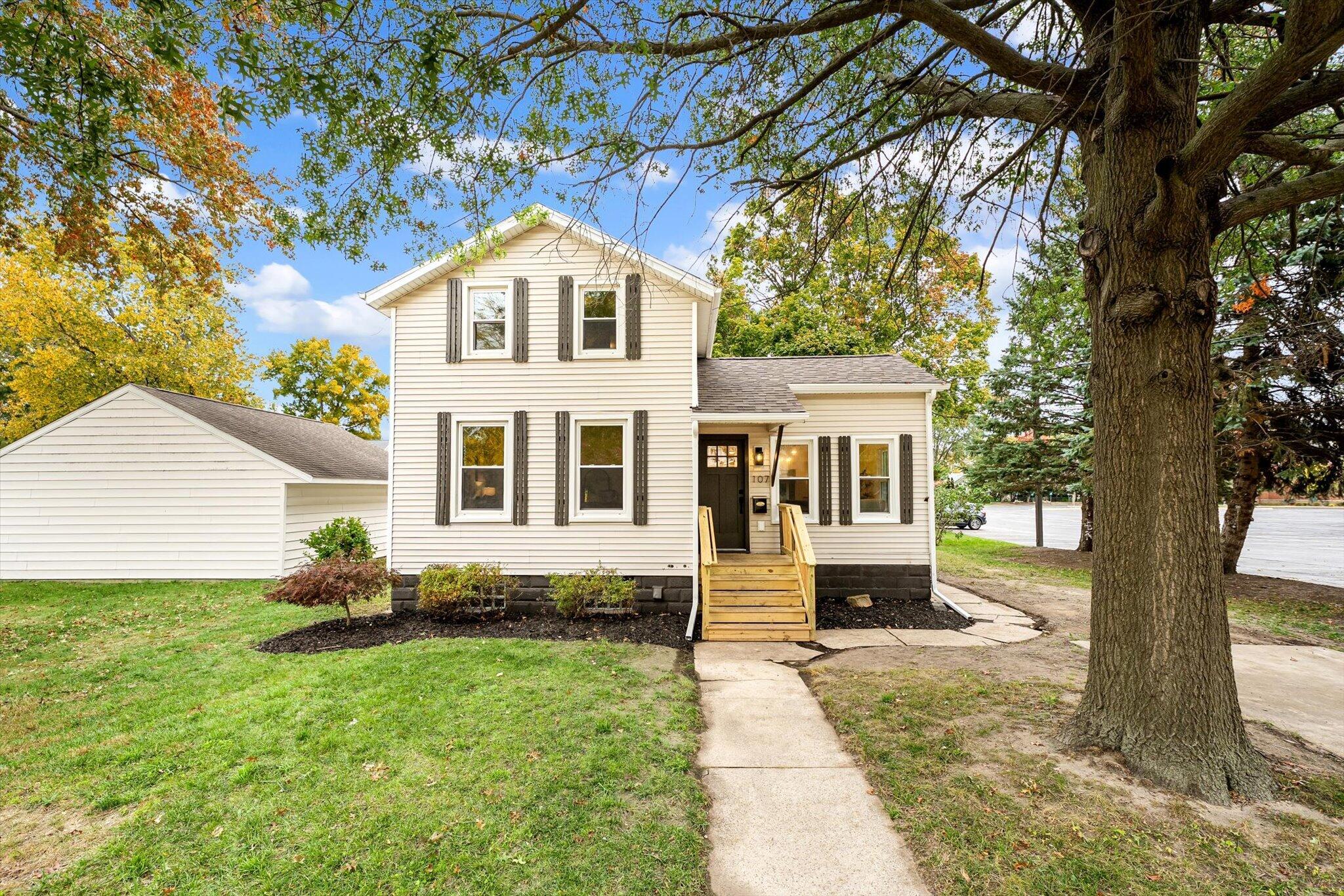 107 E Lincoln Avenue Zeeland MI 49464