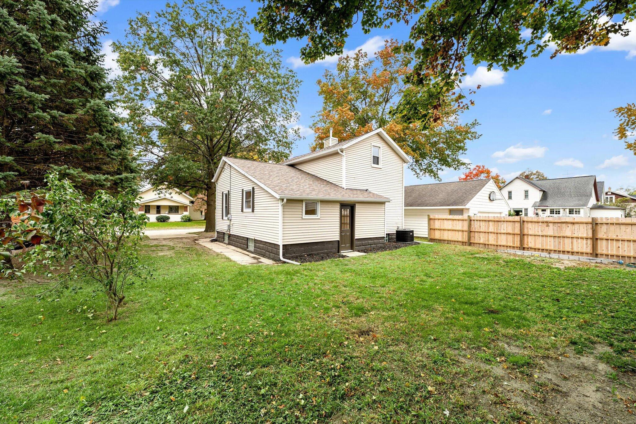 107 E Lincoln Avenue Zeeland MI 49464