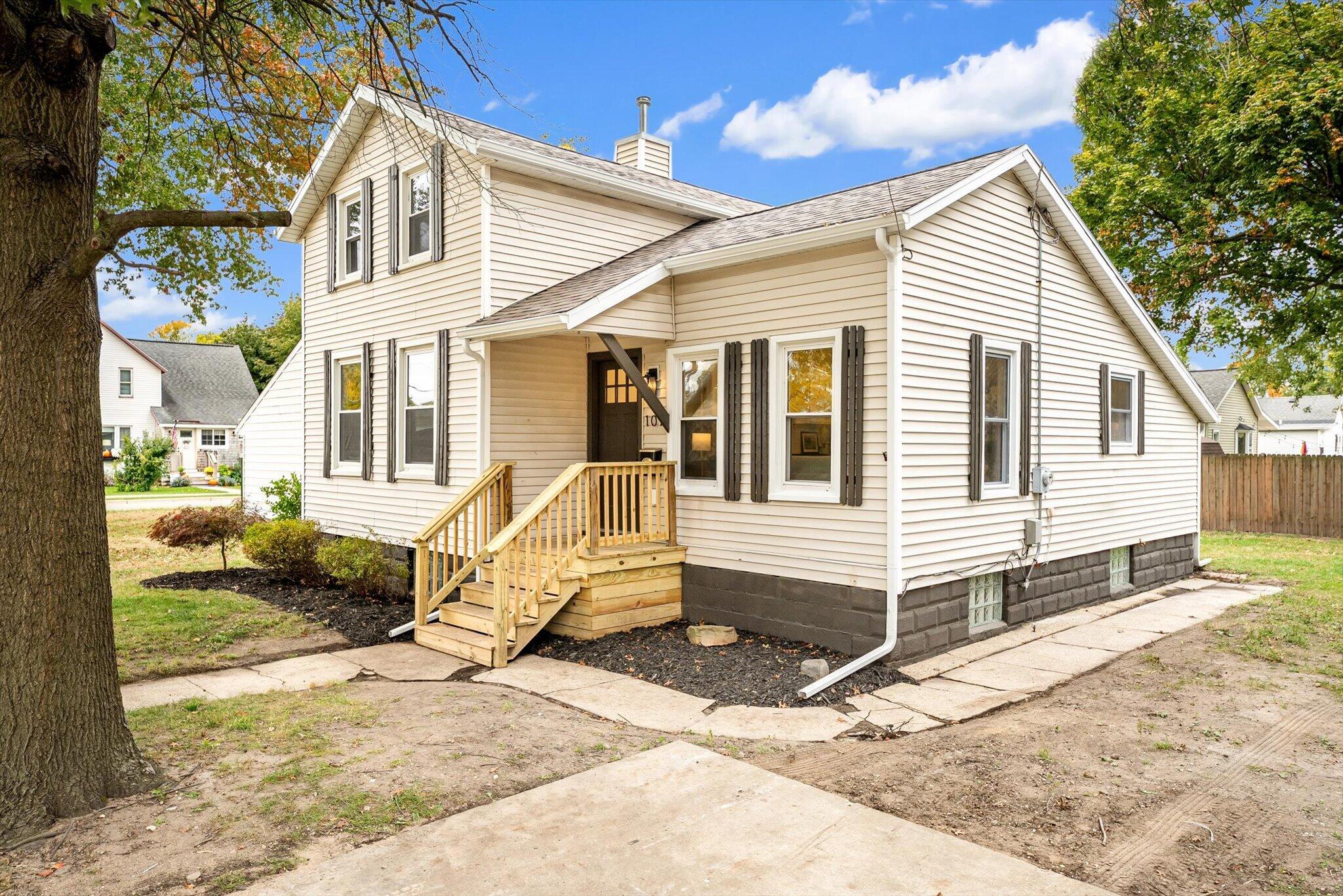107 E Lincoln Avenue Zeeland MI 49464