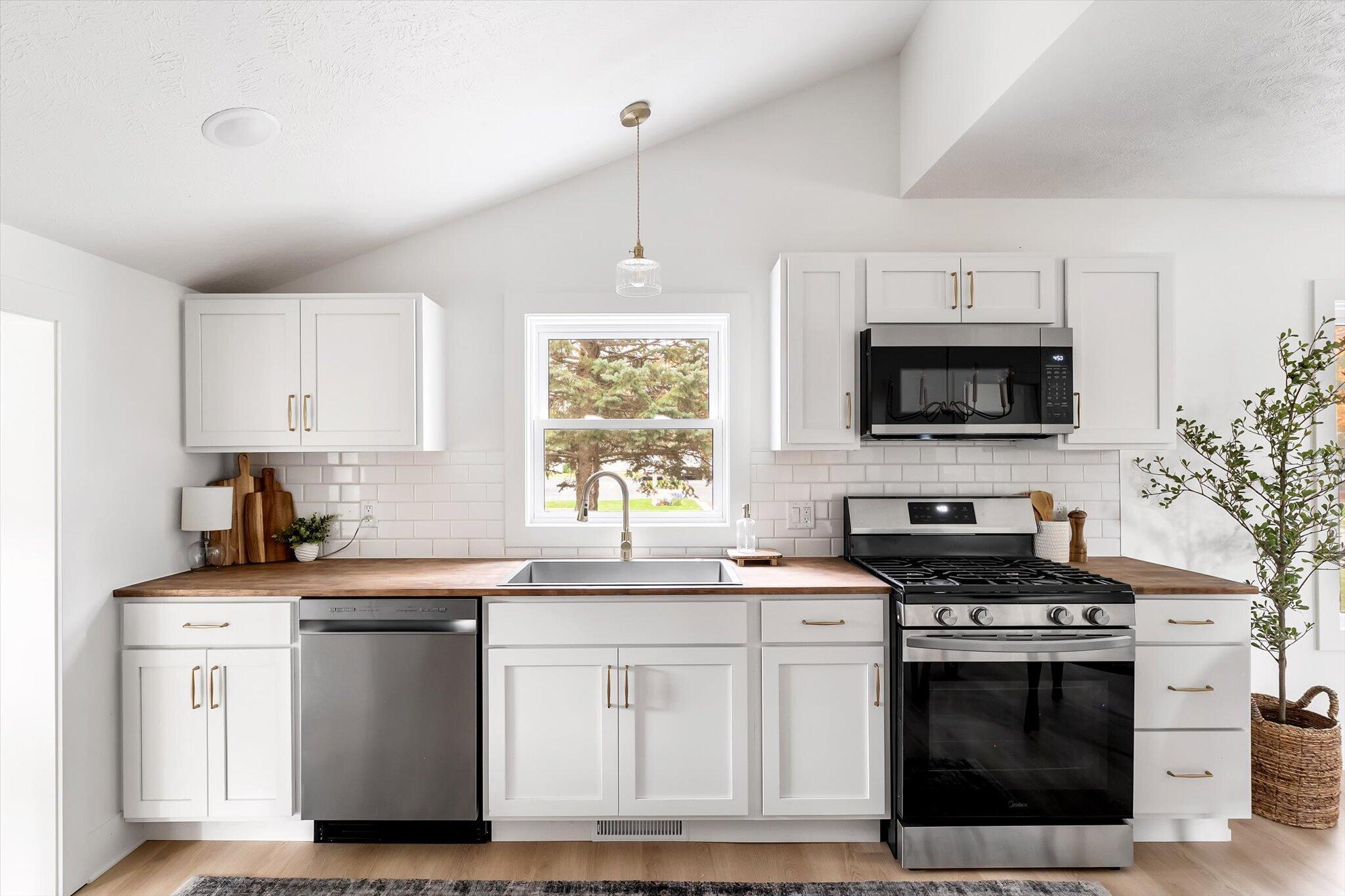 107 E Lincoln Avenue Zeeland MI 49464