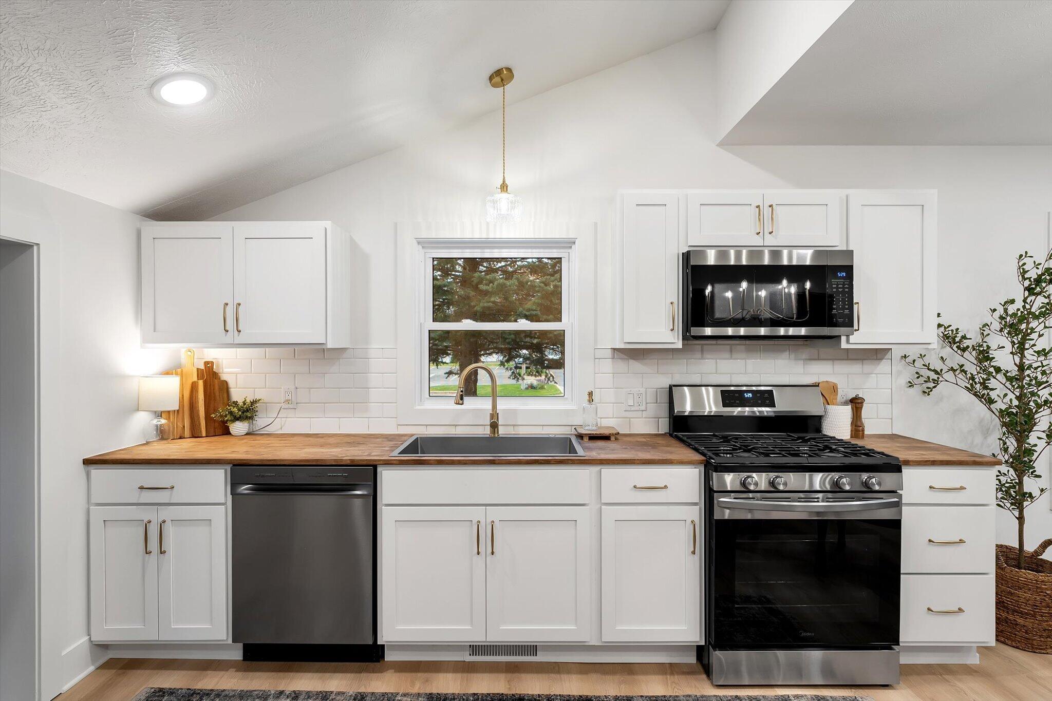 107 E Lincoln Avenue Zeeland MI 49464