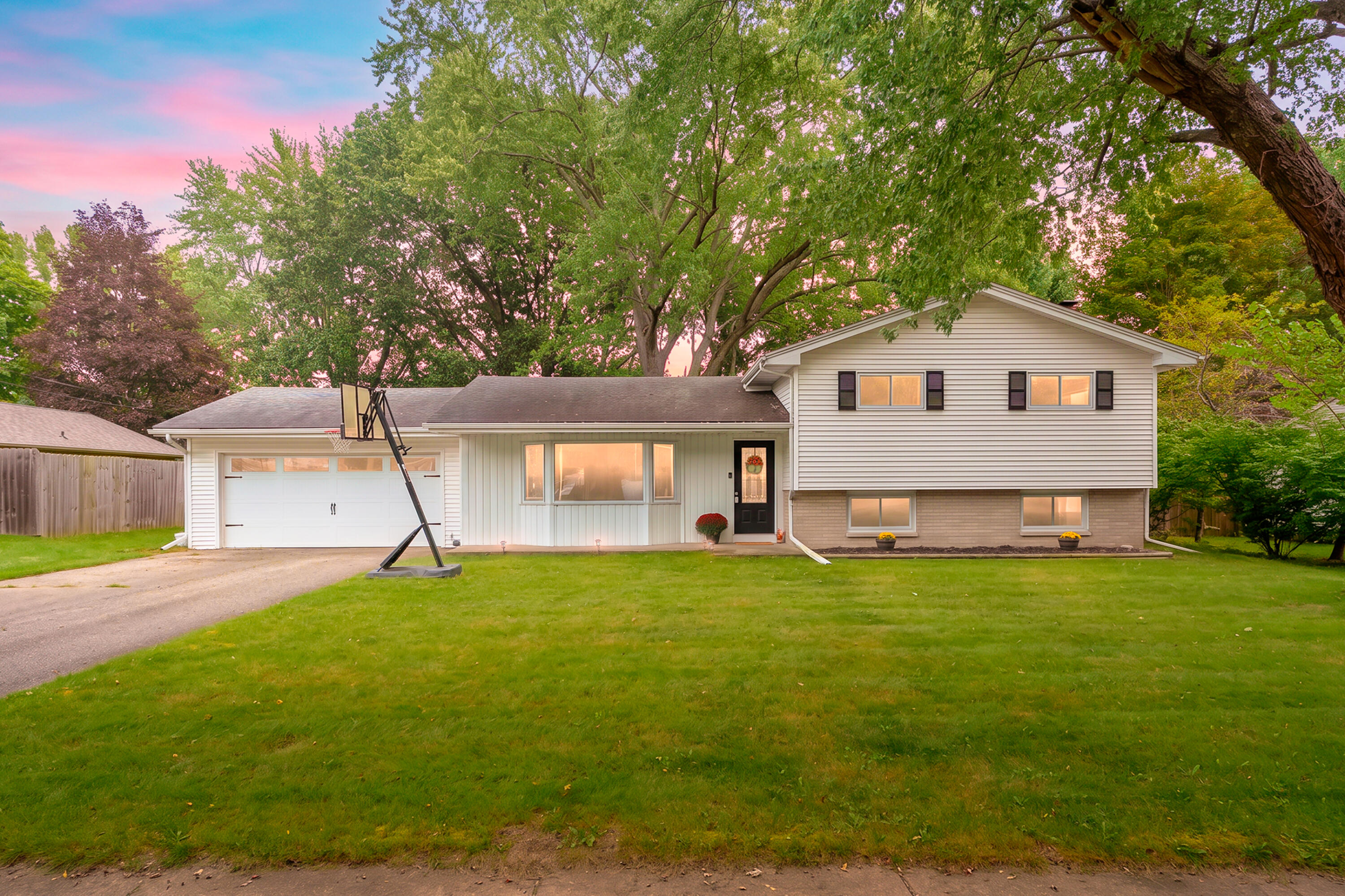 8237 Lovers Lane Portage MI 49002