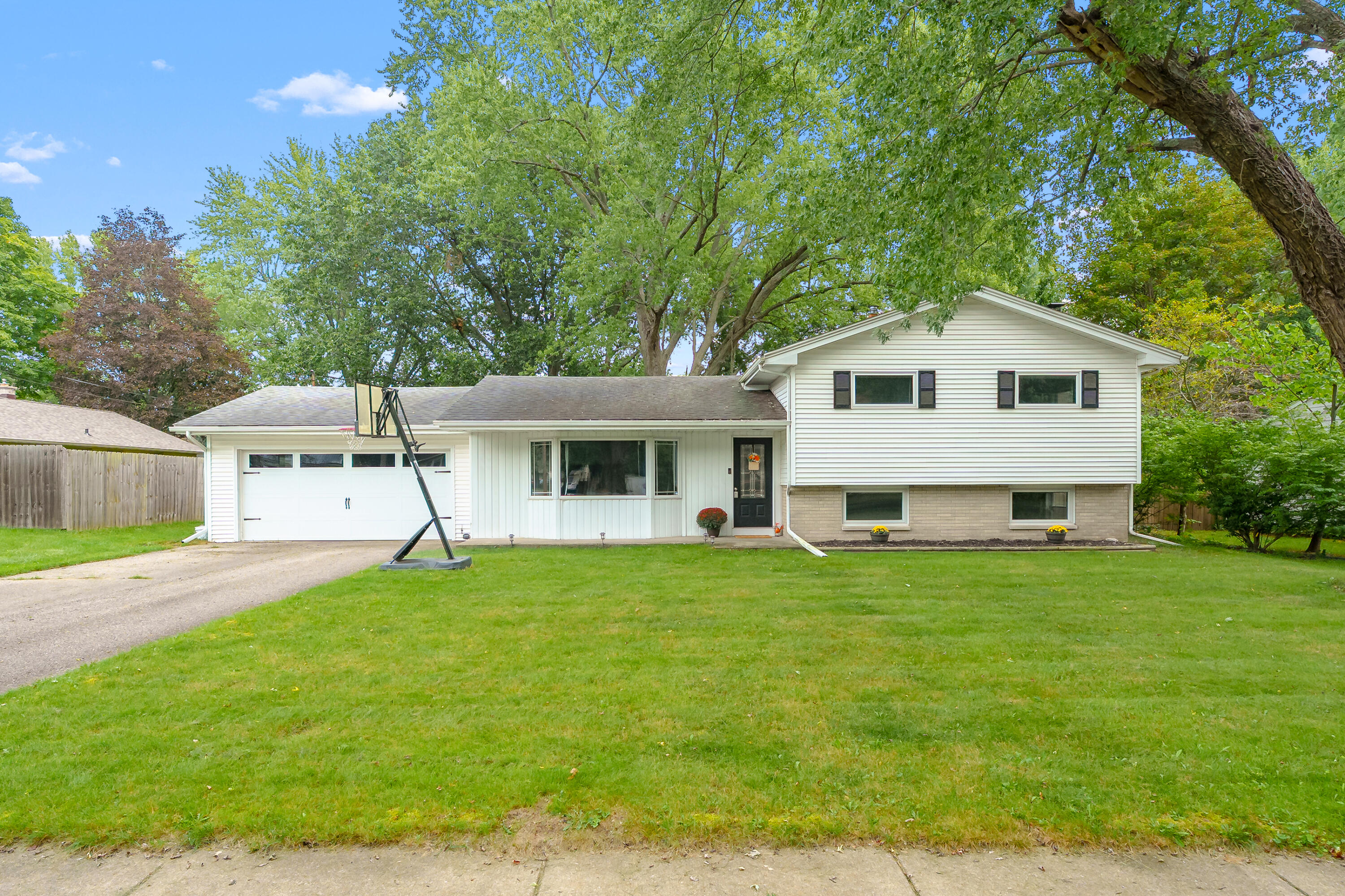 8237 Lovers Lane Portage MI 49002
