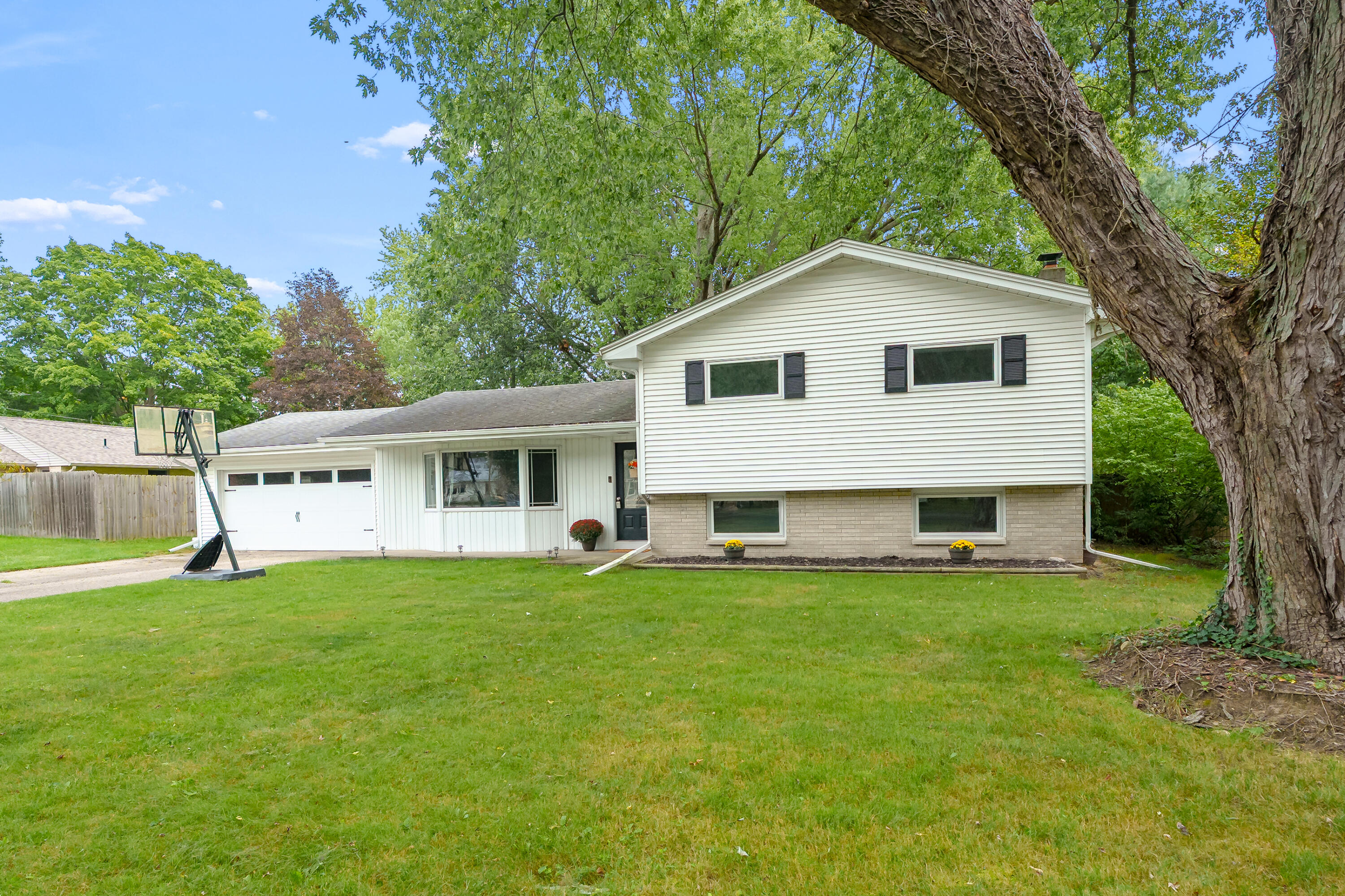 8237 Lovers Lane Portage MI 49002