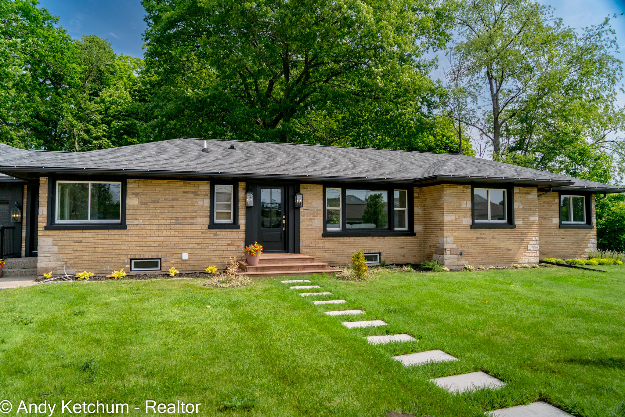 315 W 40th Street Holland MI 49423