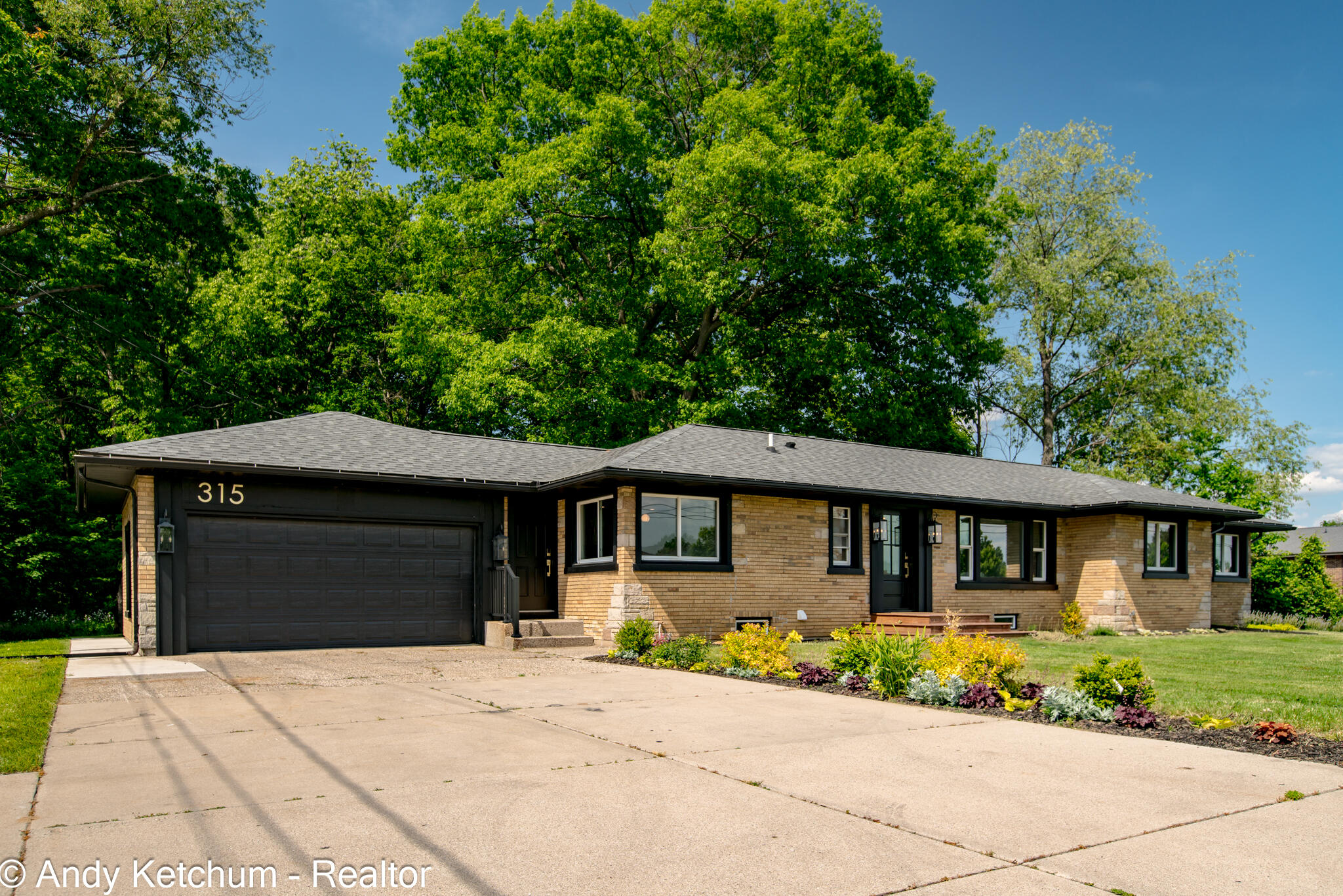 315 W 40th Street Holland MI 49423