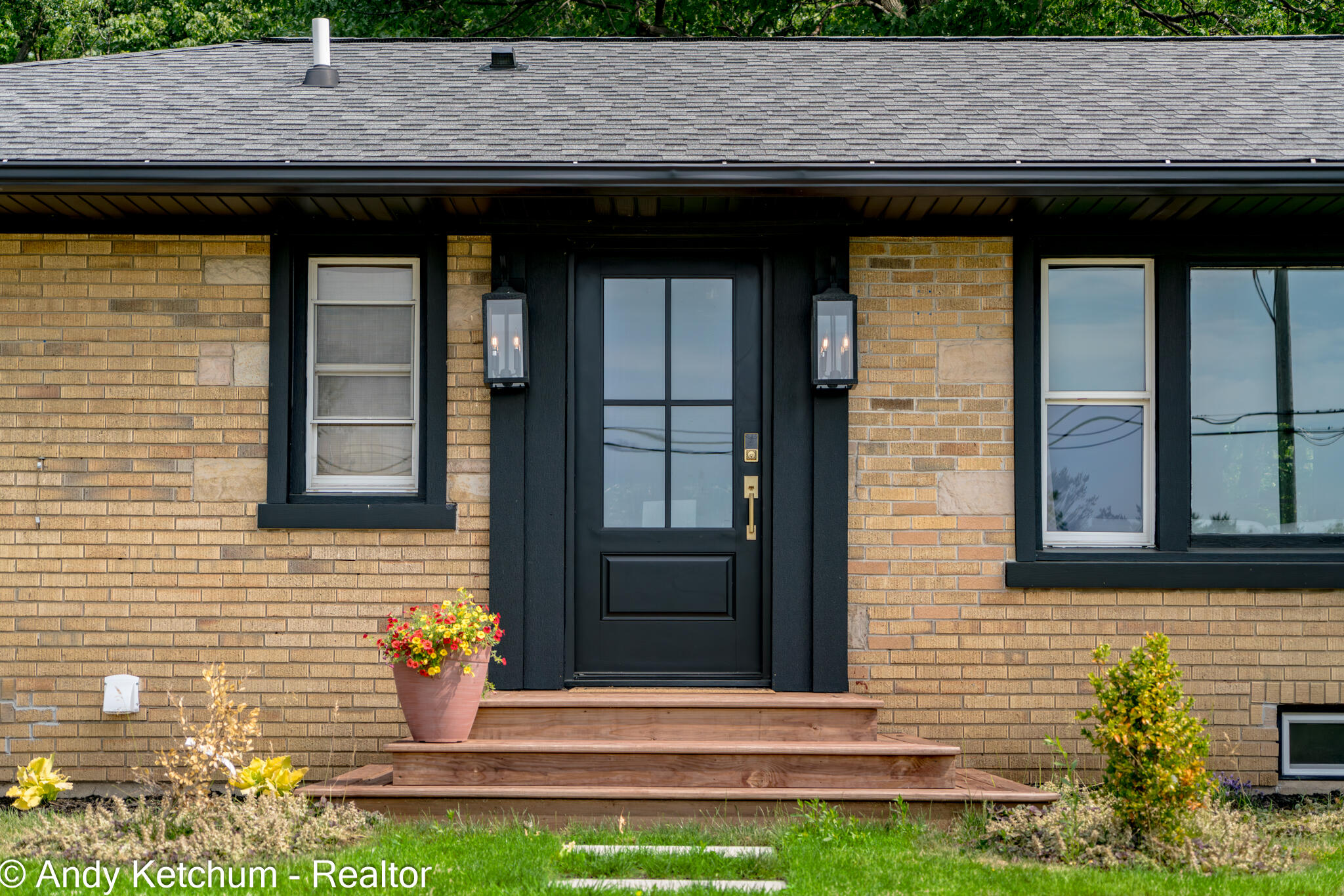 315 W 40th Street Holland MI 49423