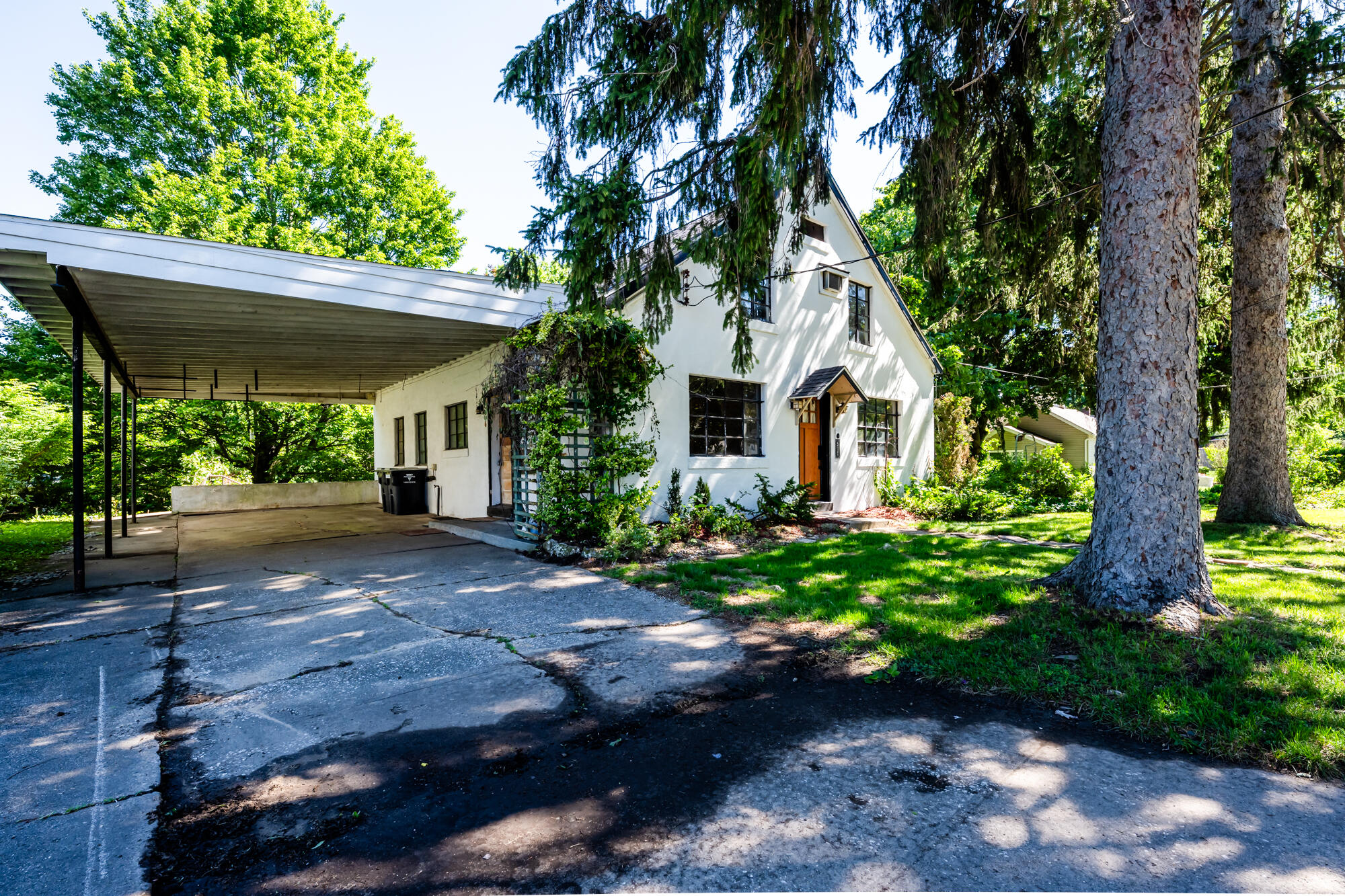 312 W Chicago Street Buchanan MI 49107