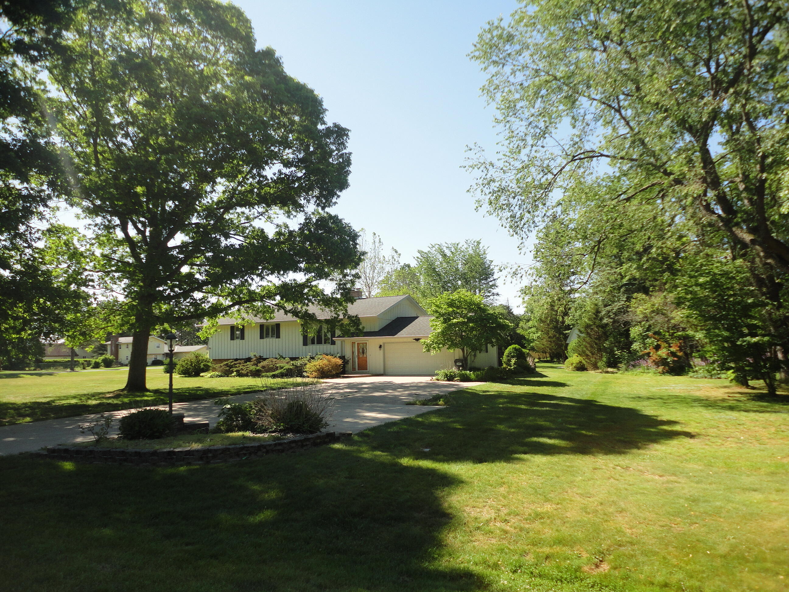 8711 Riverbend Drive South Haven MI 49090