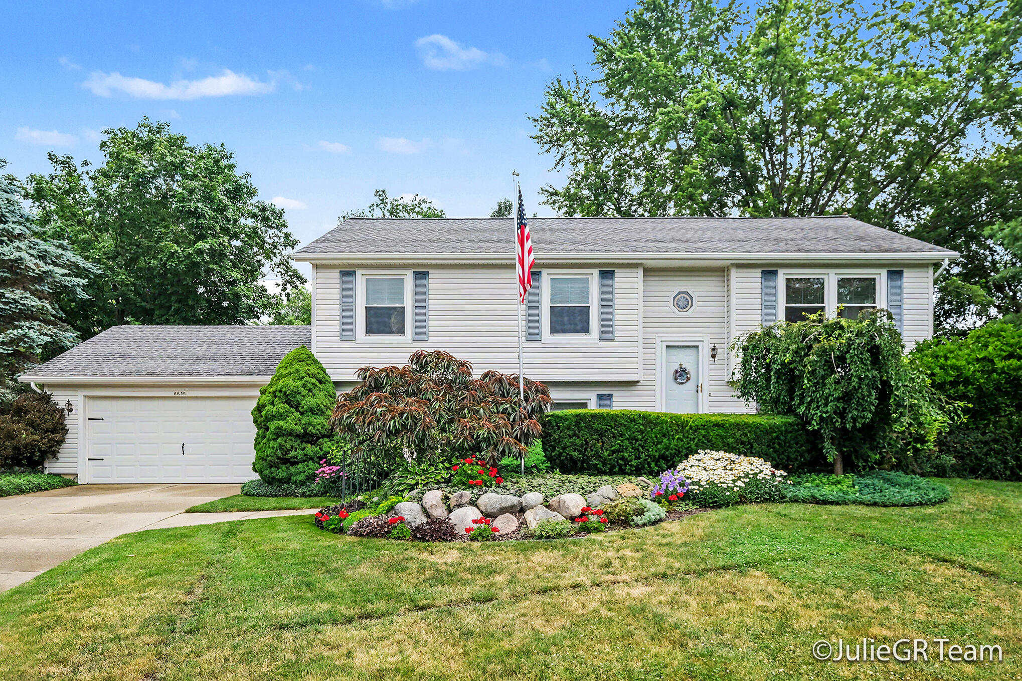 6635 E Via Vista Court NE Rockford MI 49341