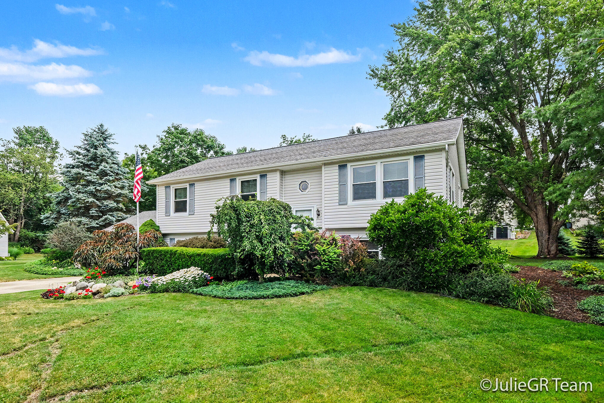 6635 E Via Vista Court NE Rockford MI 49341
