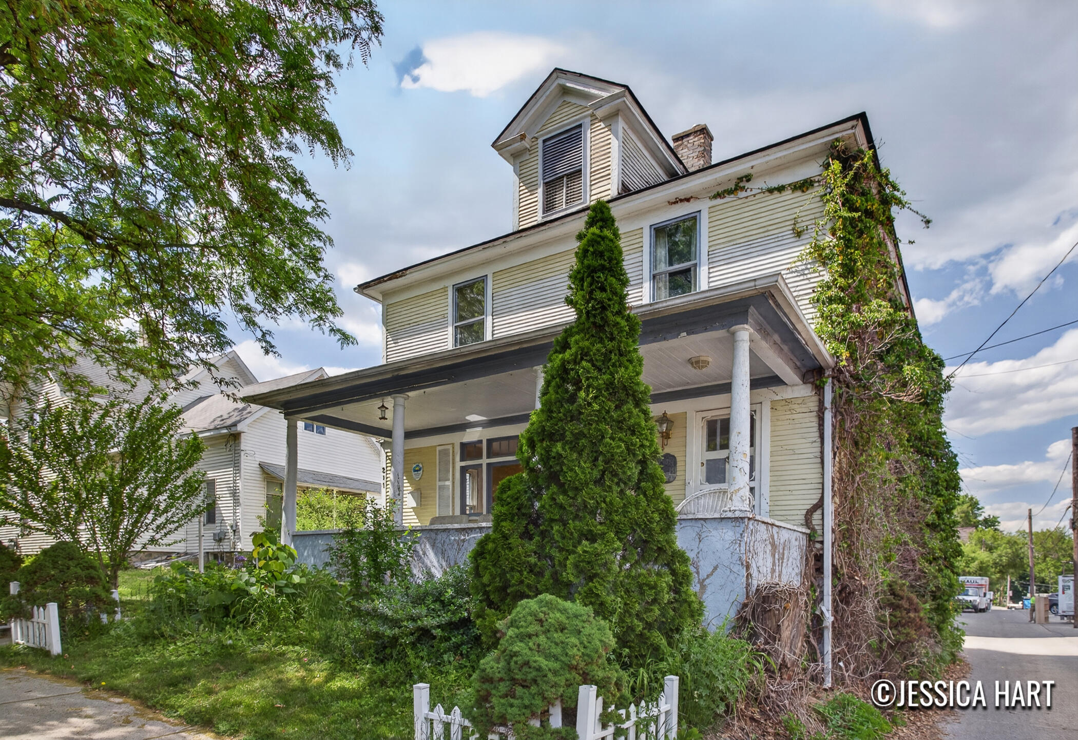 211 Trowbridge Street NE Grand Rapids MI 49503