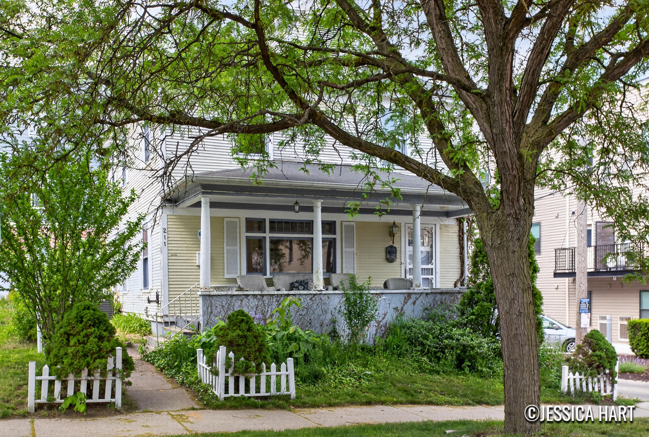 211 Trowbridge Street NE Grand Rapids MI 49503