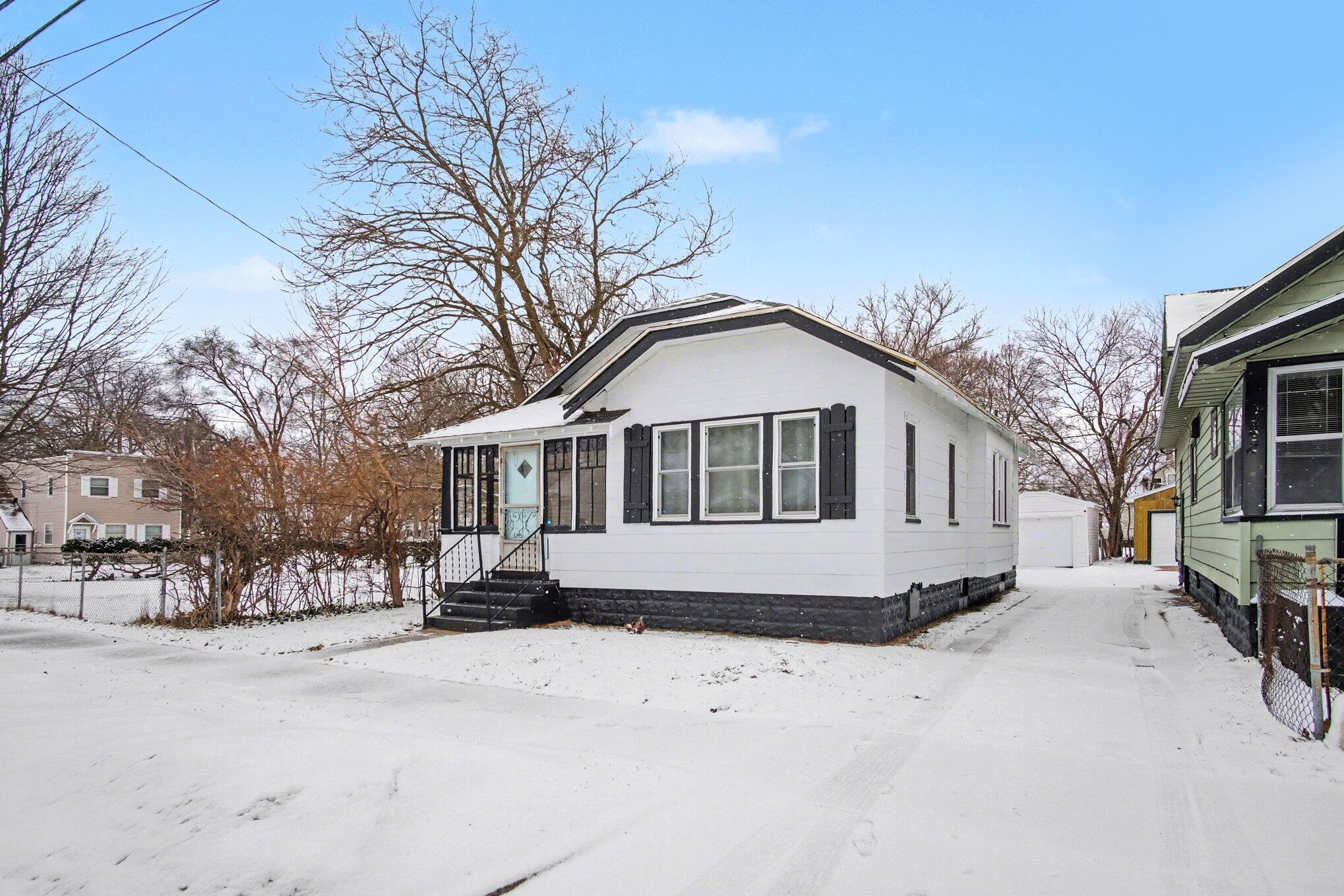 348 Orchard Avenue Muskegon MI 49442