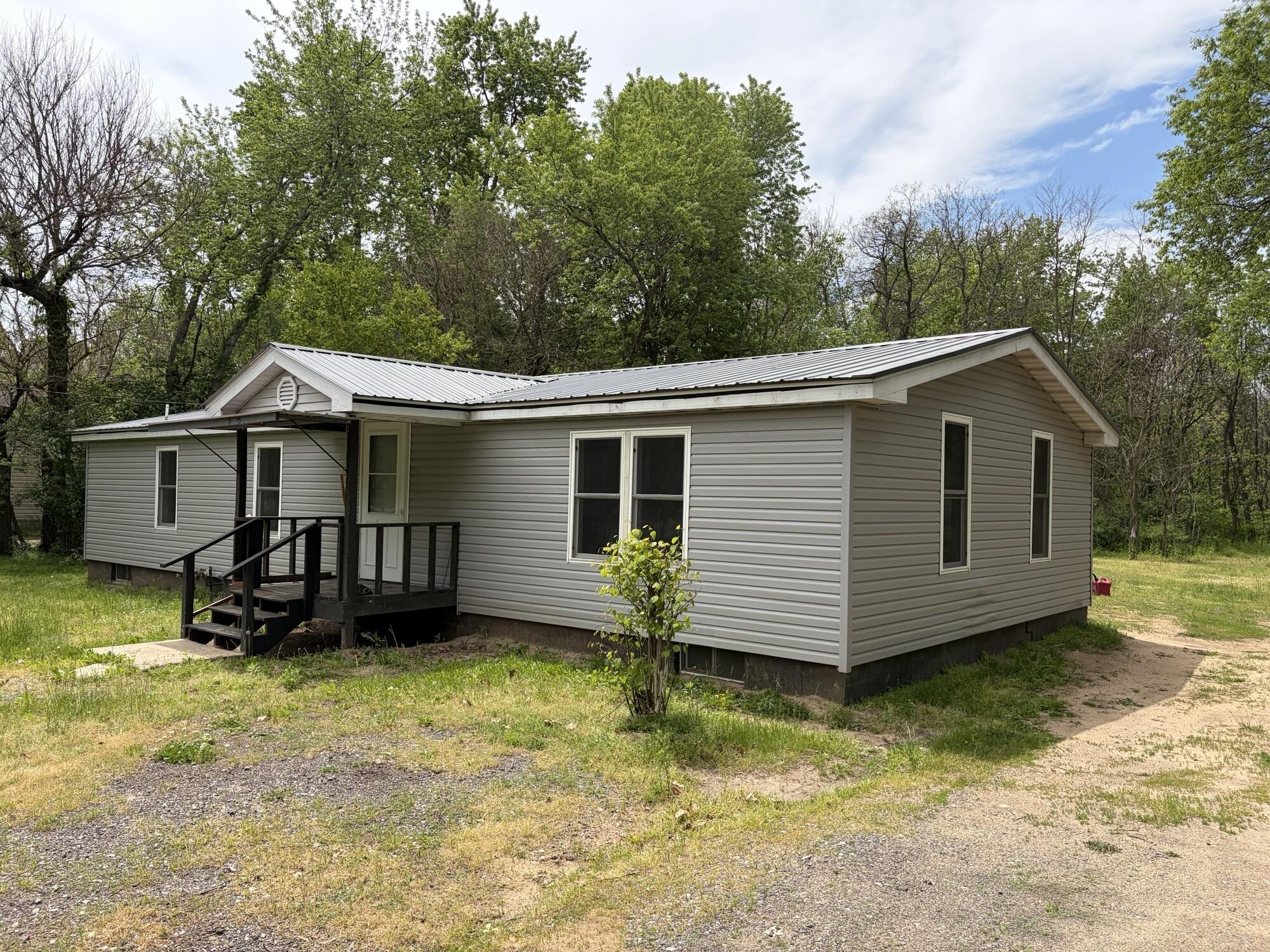 2216 S 17th Street Niles MI 49120
