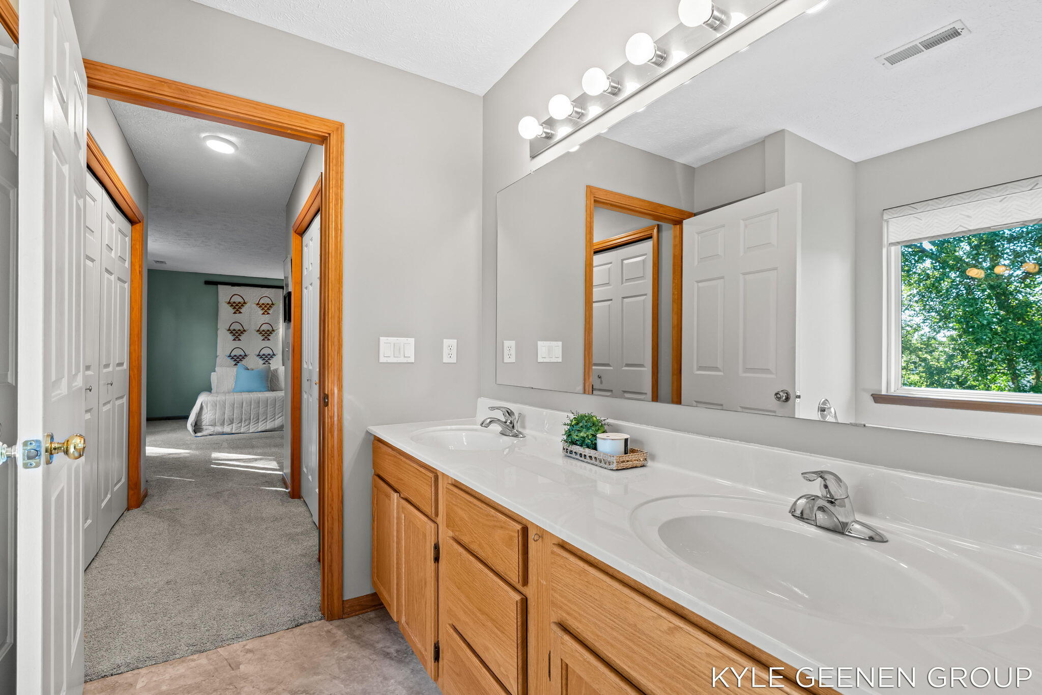 10887 Thornberry Way Zeeland MI 49464