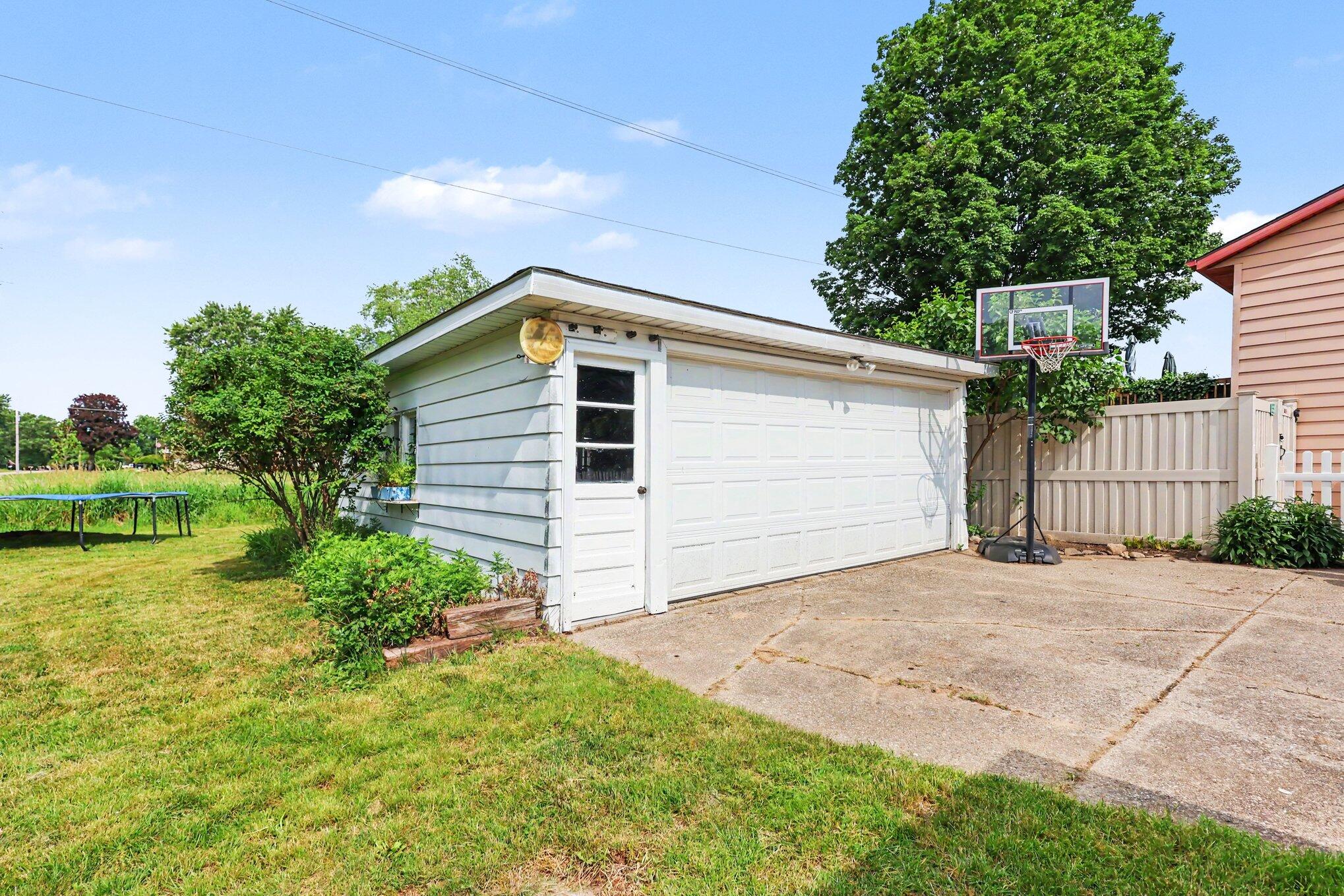675 Westway Drive NW Grand Rapids MI 49534