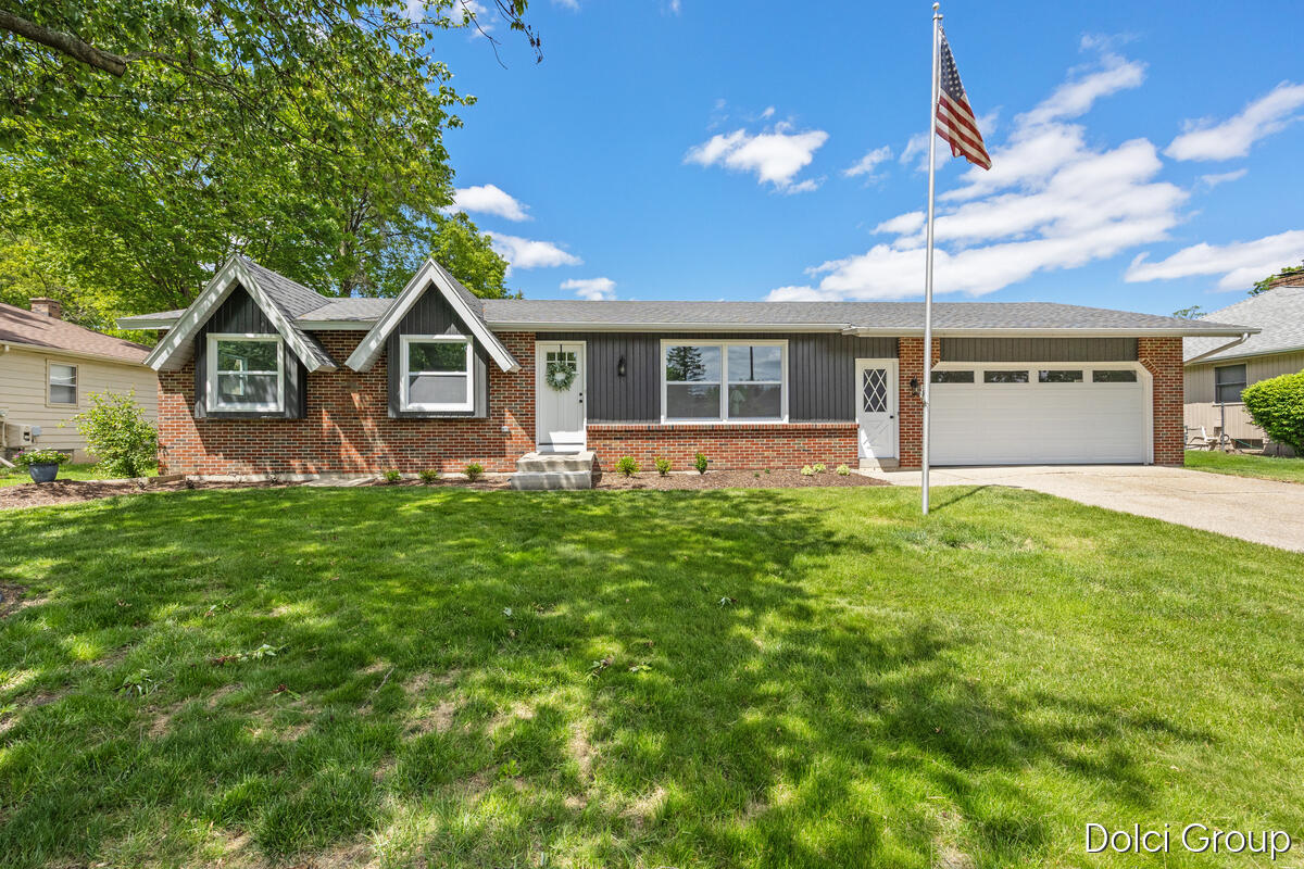4161 Kings Row Court NW Grand Rapids MI 49534