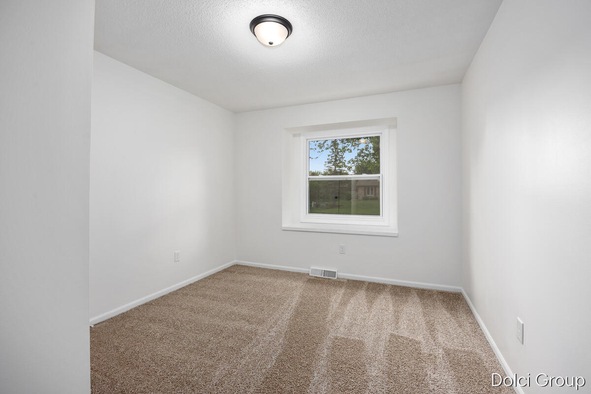 4161 Kings Row Court NW Grand Rapids MI 49534