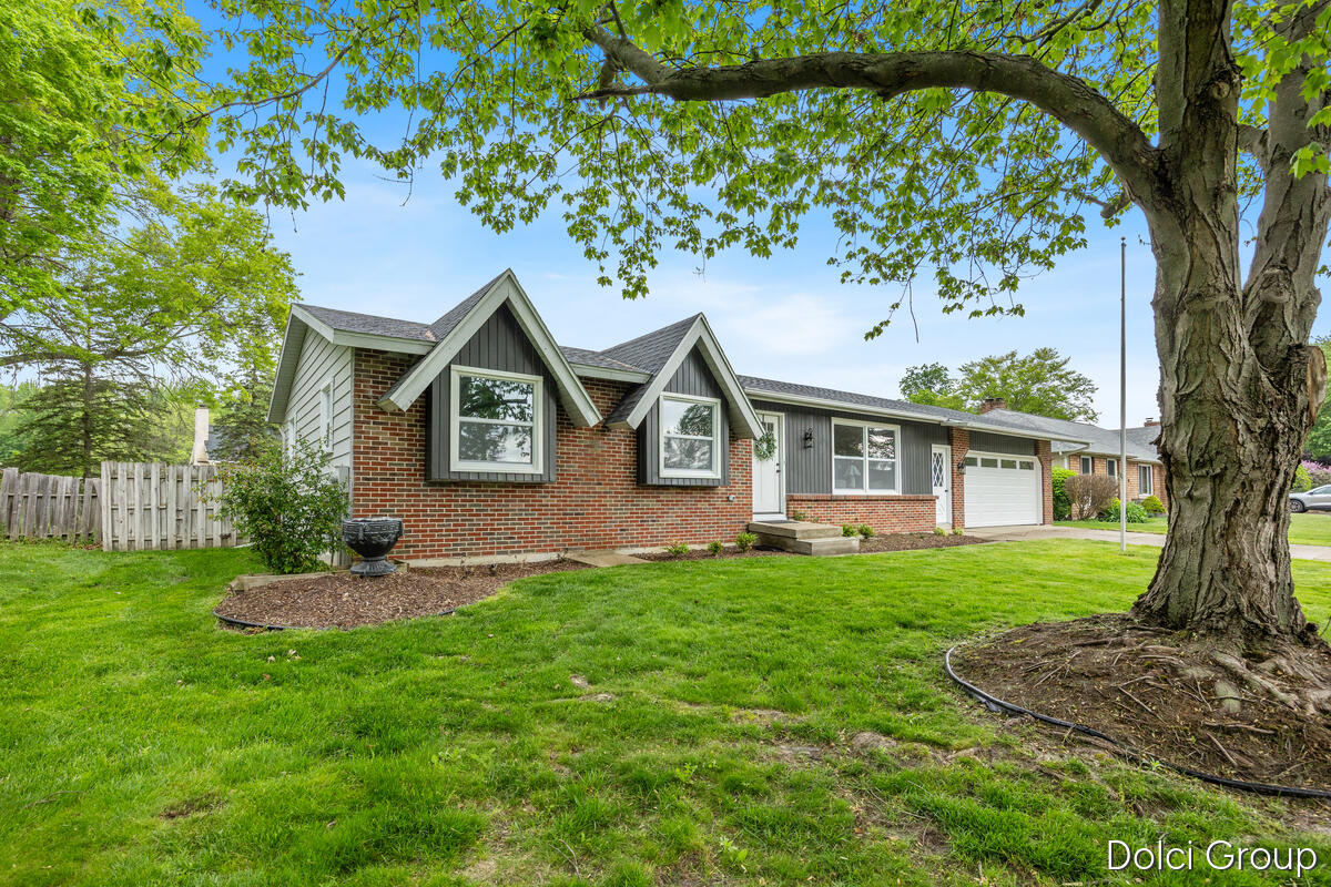 4161 Kings Row Court NW Grand Rapids MI 49534