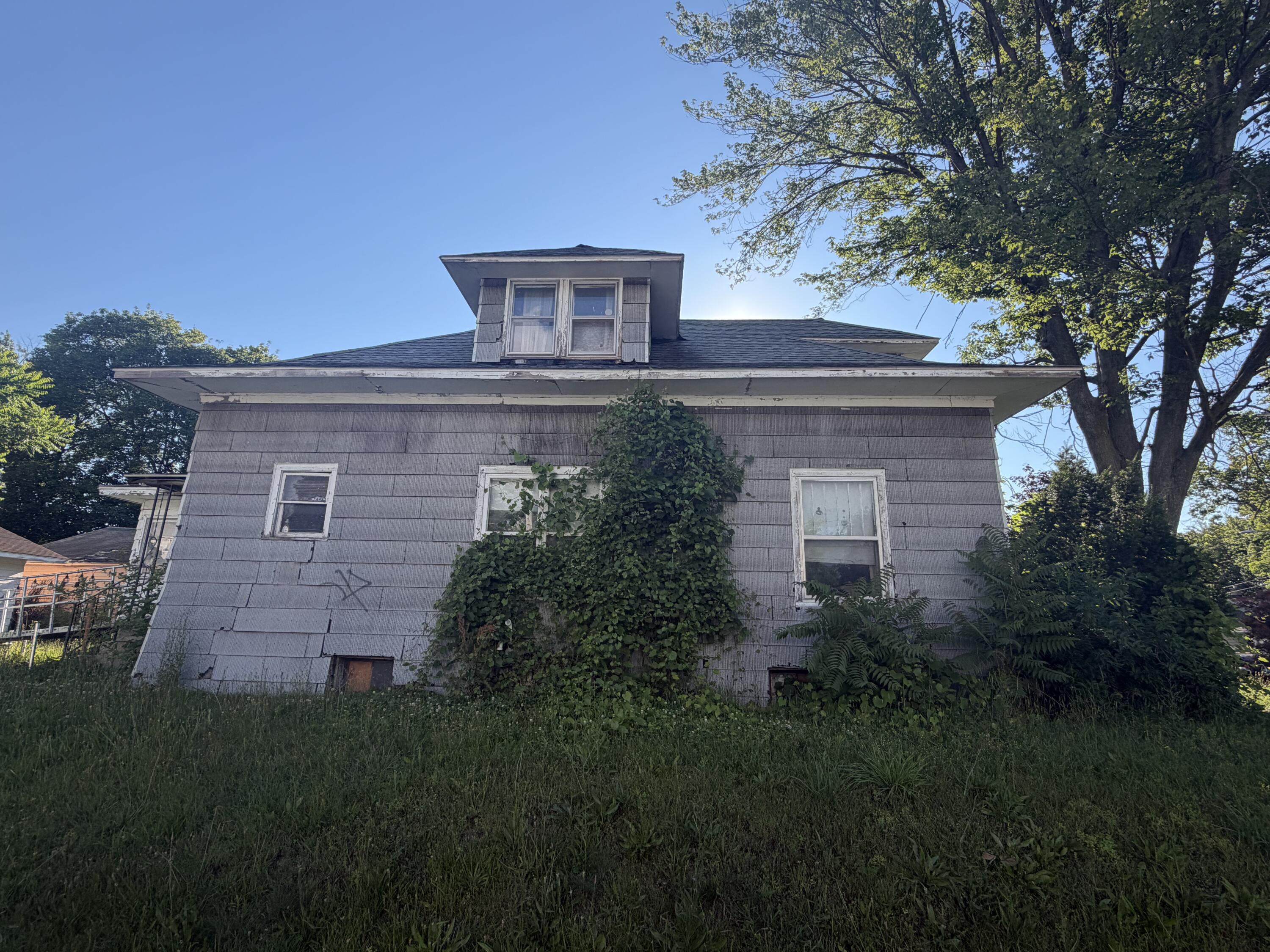 300 Dickinson Street SW Grand Rapids MI 49507
