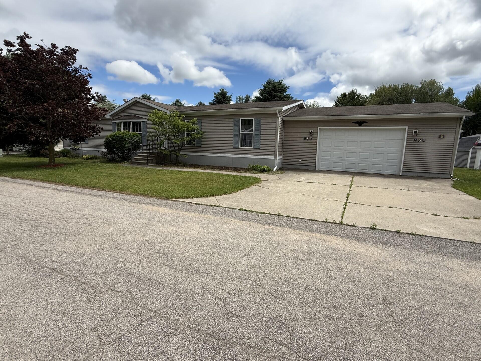 3757 W Woodview Drive Ludington MI 49431