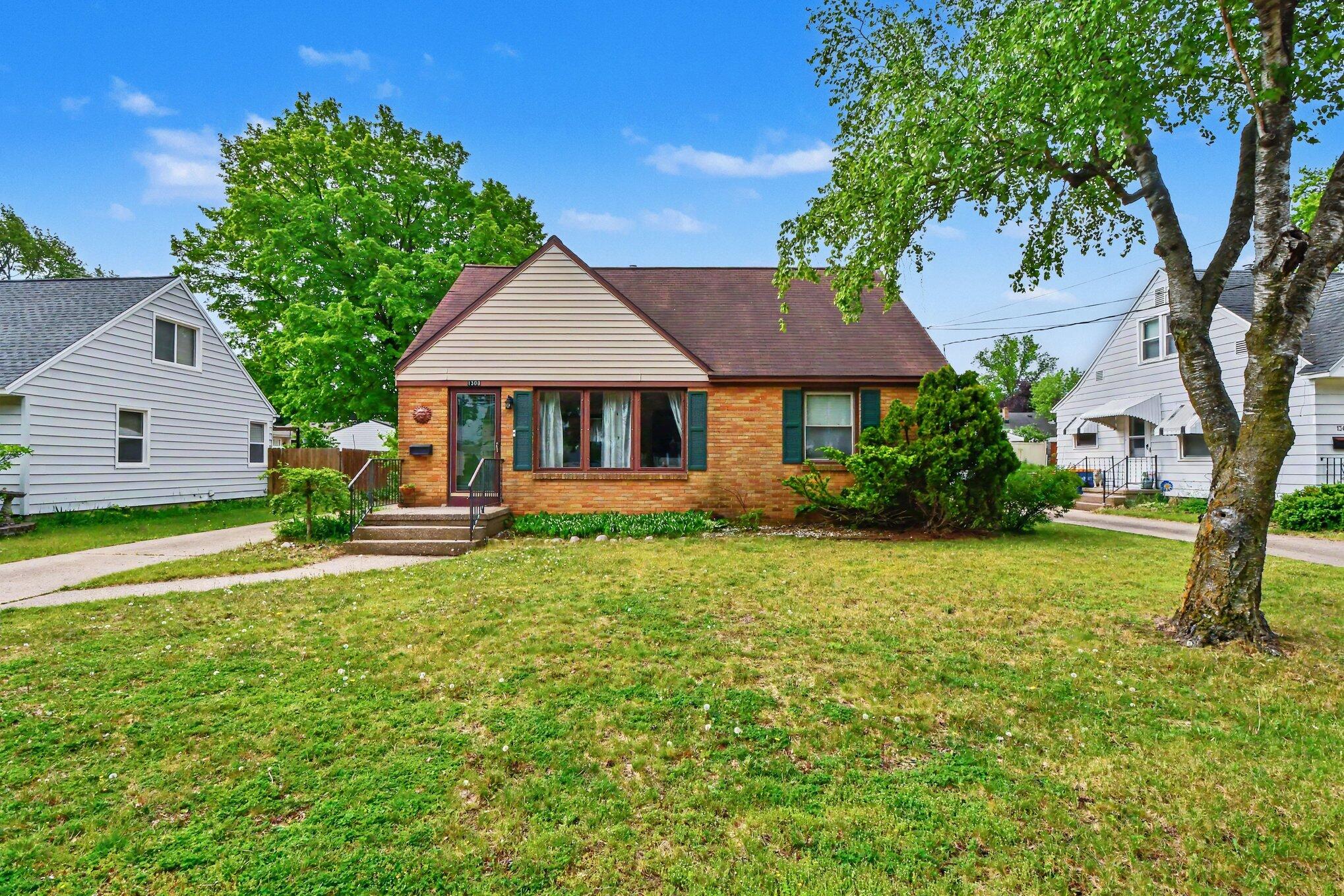 1308 Ellsmere Street NE Grand Rapids MI 49505