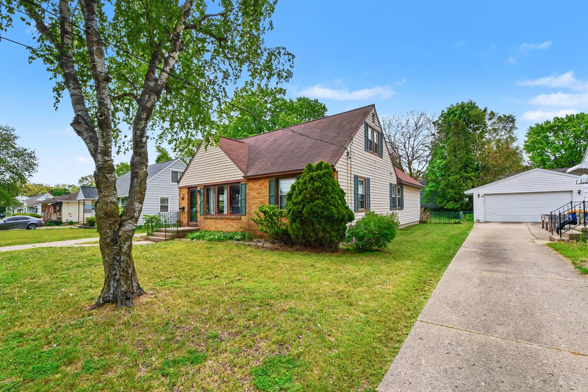 1308 Ellsmere Street NE Grand Rapids MI 49505