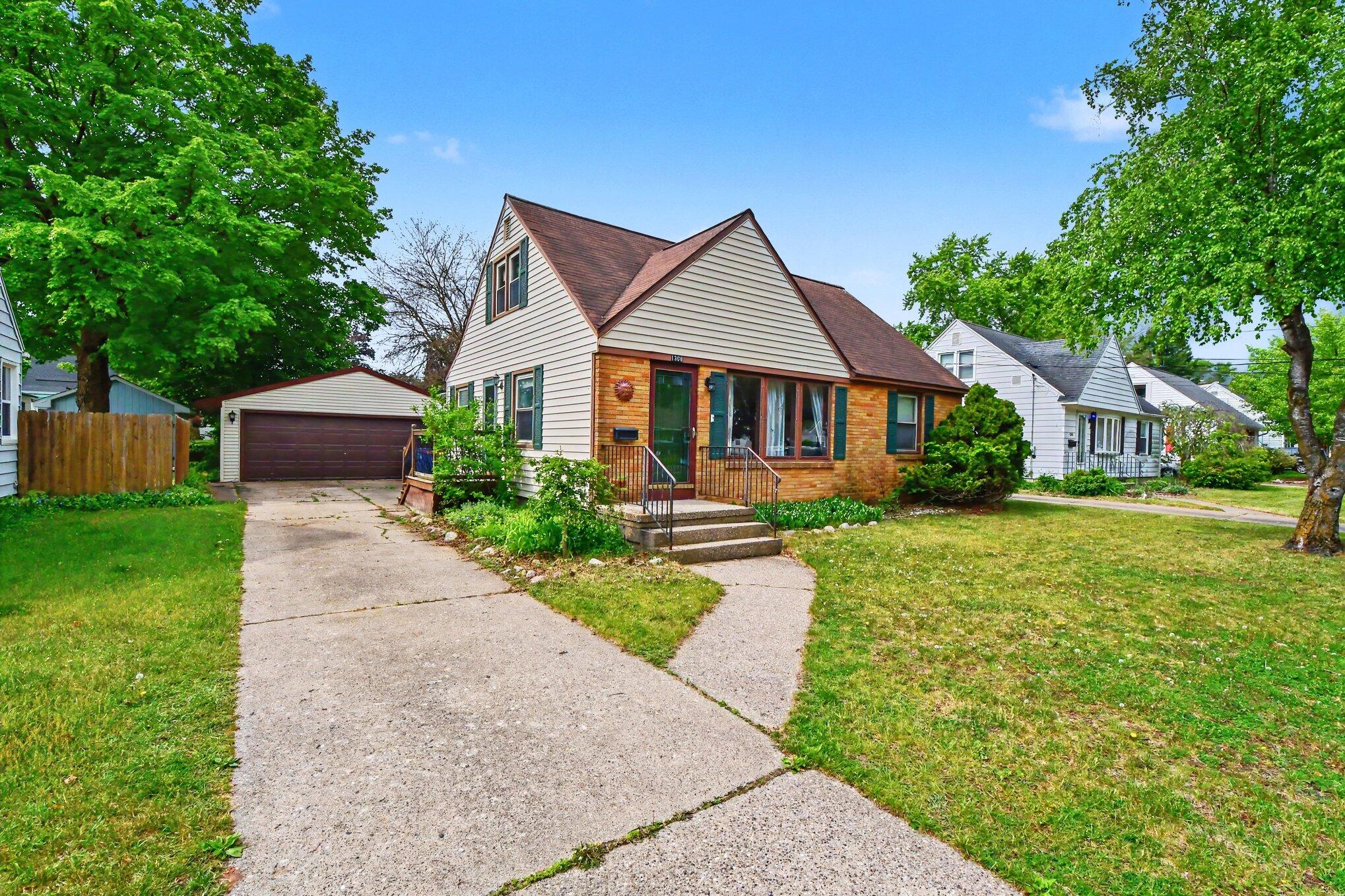 1308 Ellsmere Street NE Grand Rapids MI 49505