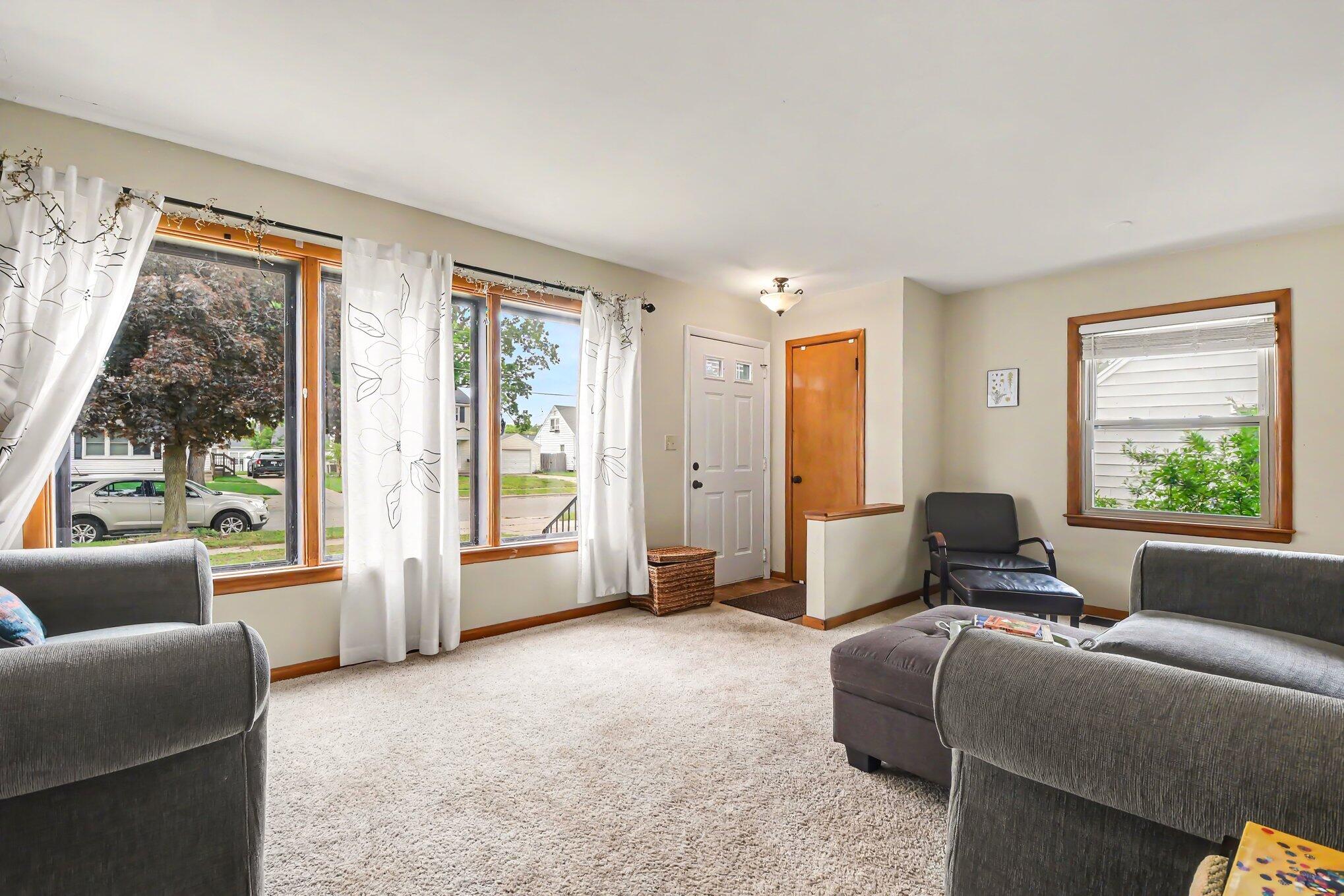 1308 Ellsmere Street NE Grand Rapids MI 49505