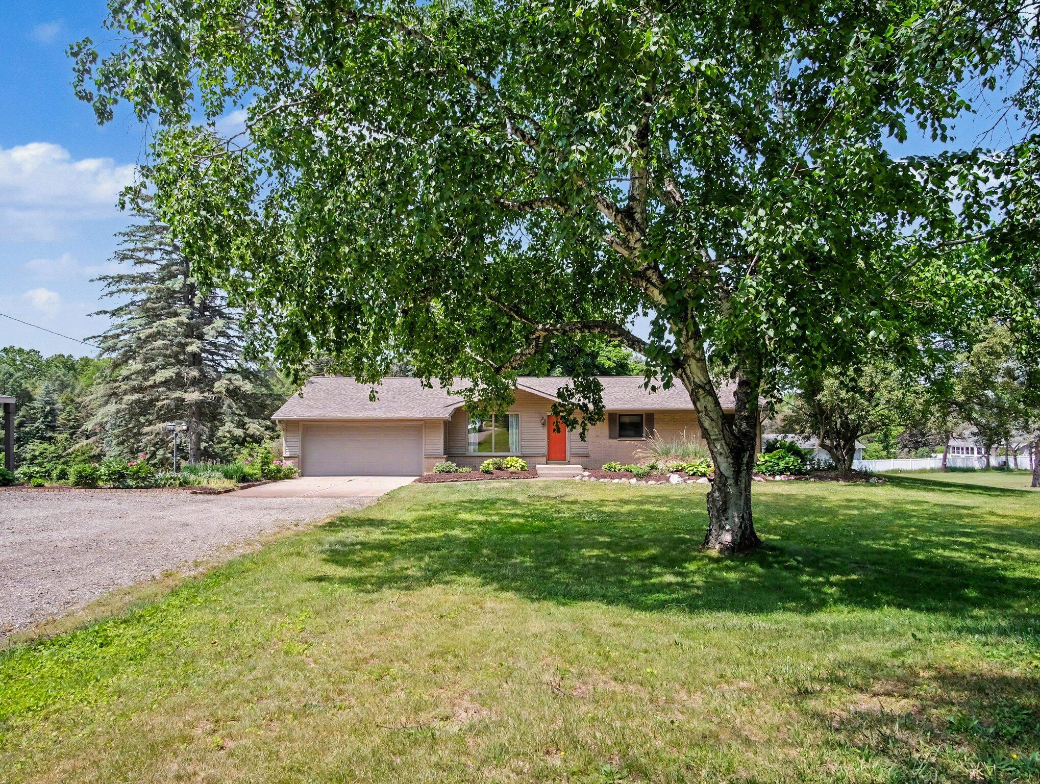 9941 Courtland Drive NE Rockford MI 49341